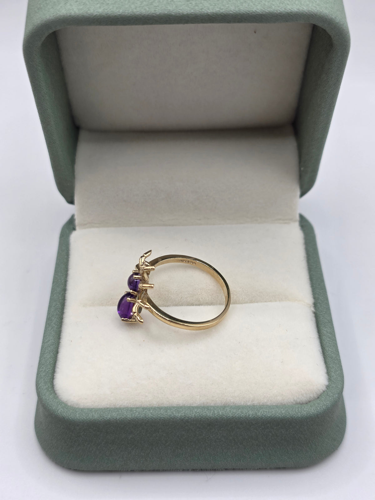 9ct gold cabachon amethyst and diamond spider ring