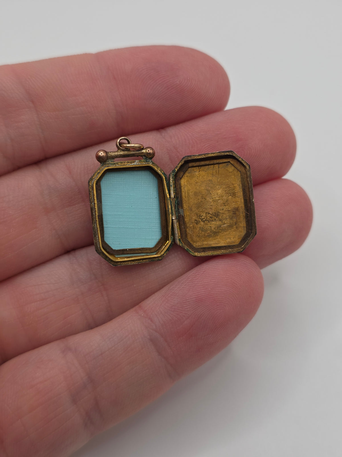 Antique 9ct gold front and back locket pendant