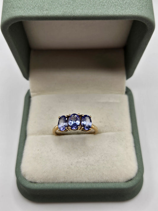 9ct gold tanzanite ring