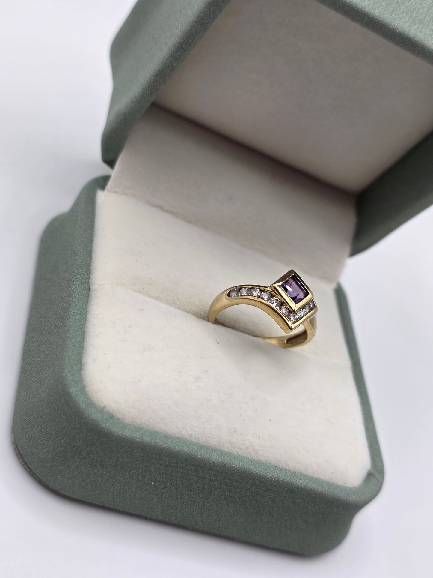 9ct gold amethyst and cz ring
