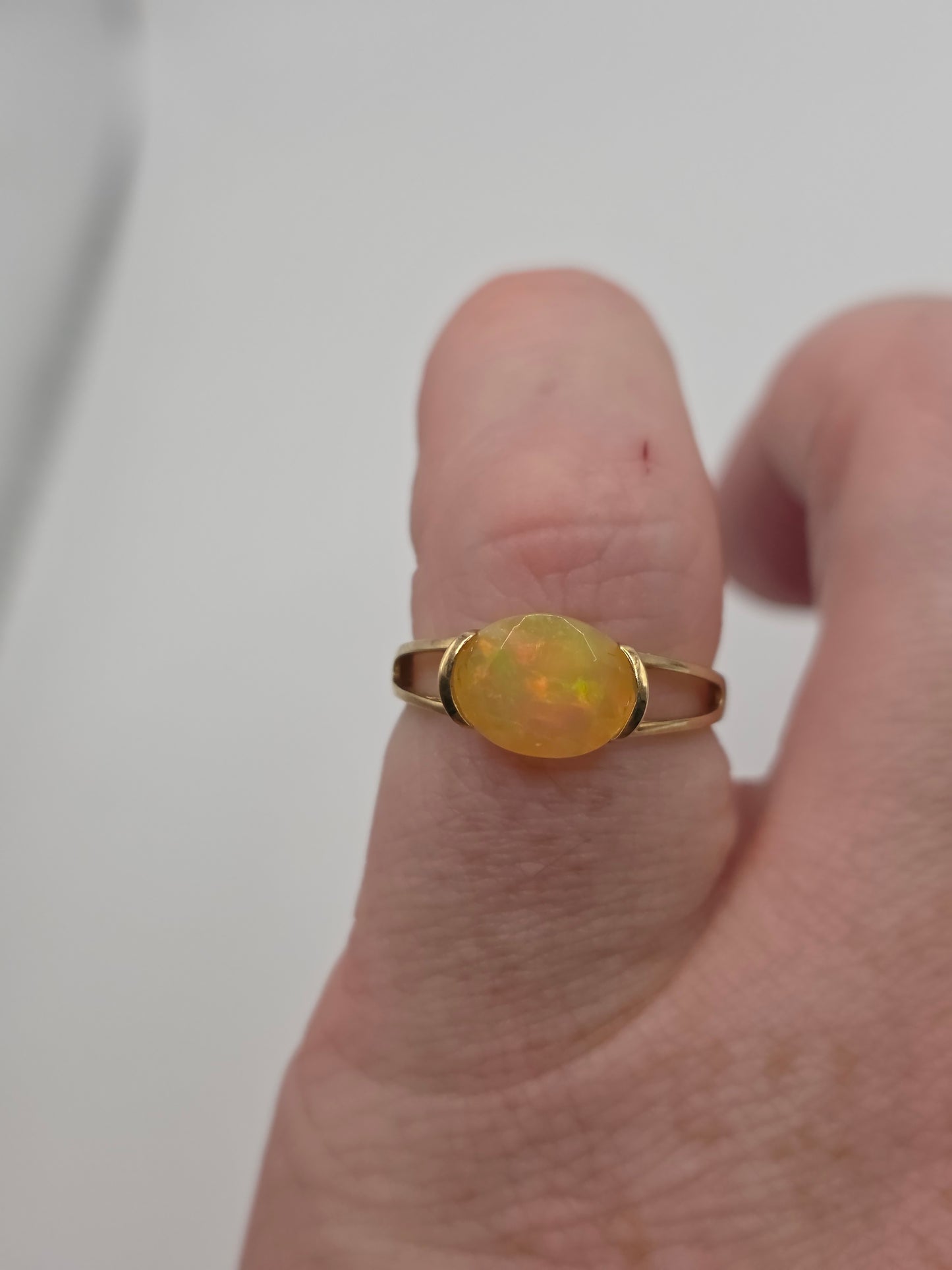 9ct gold opal ring