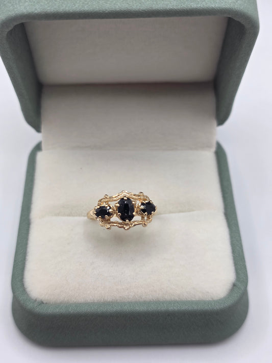 9ct gold sapphire ring