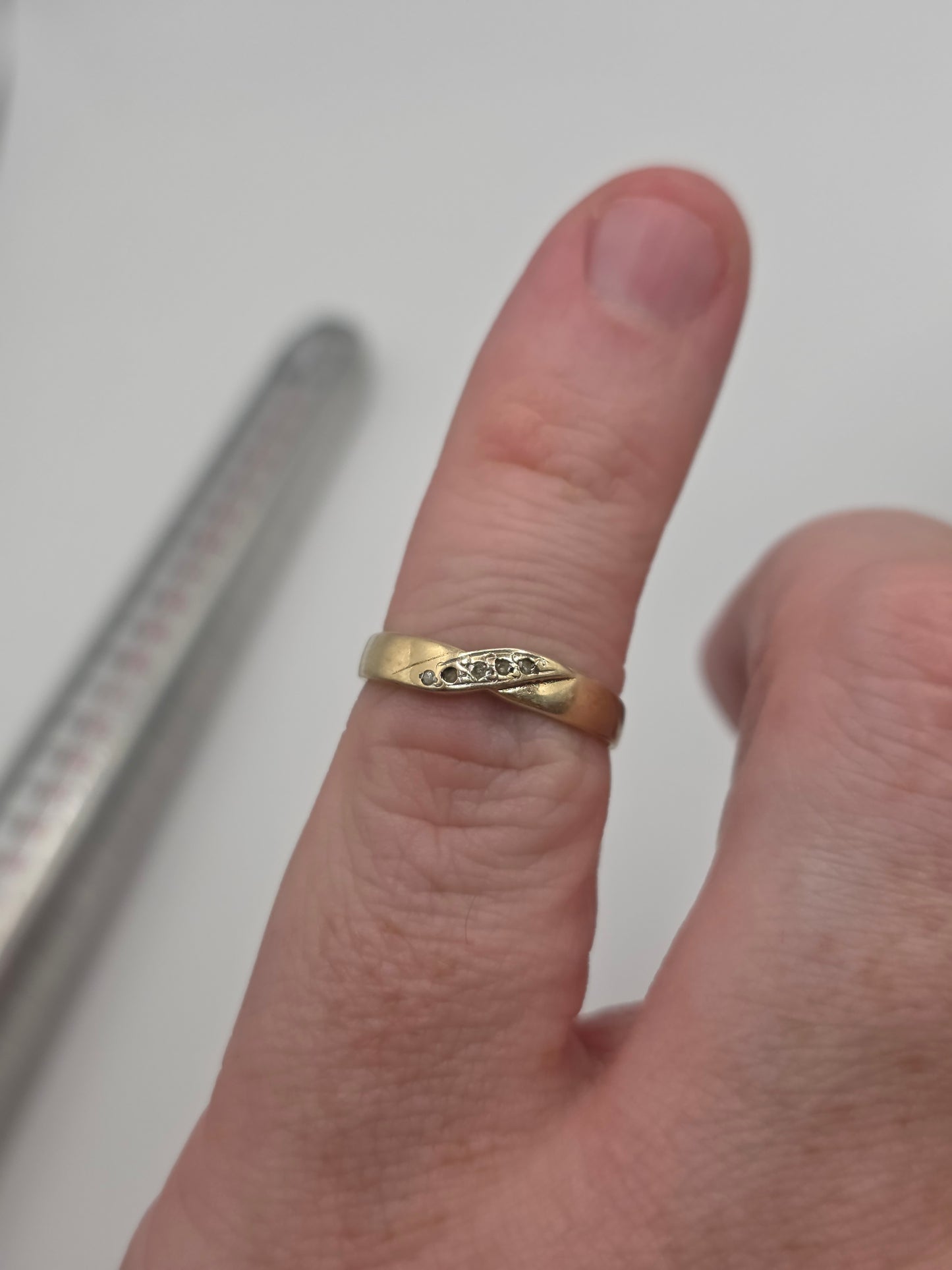 9ct gold diamond ring