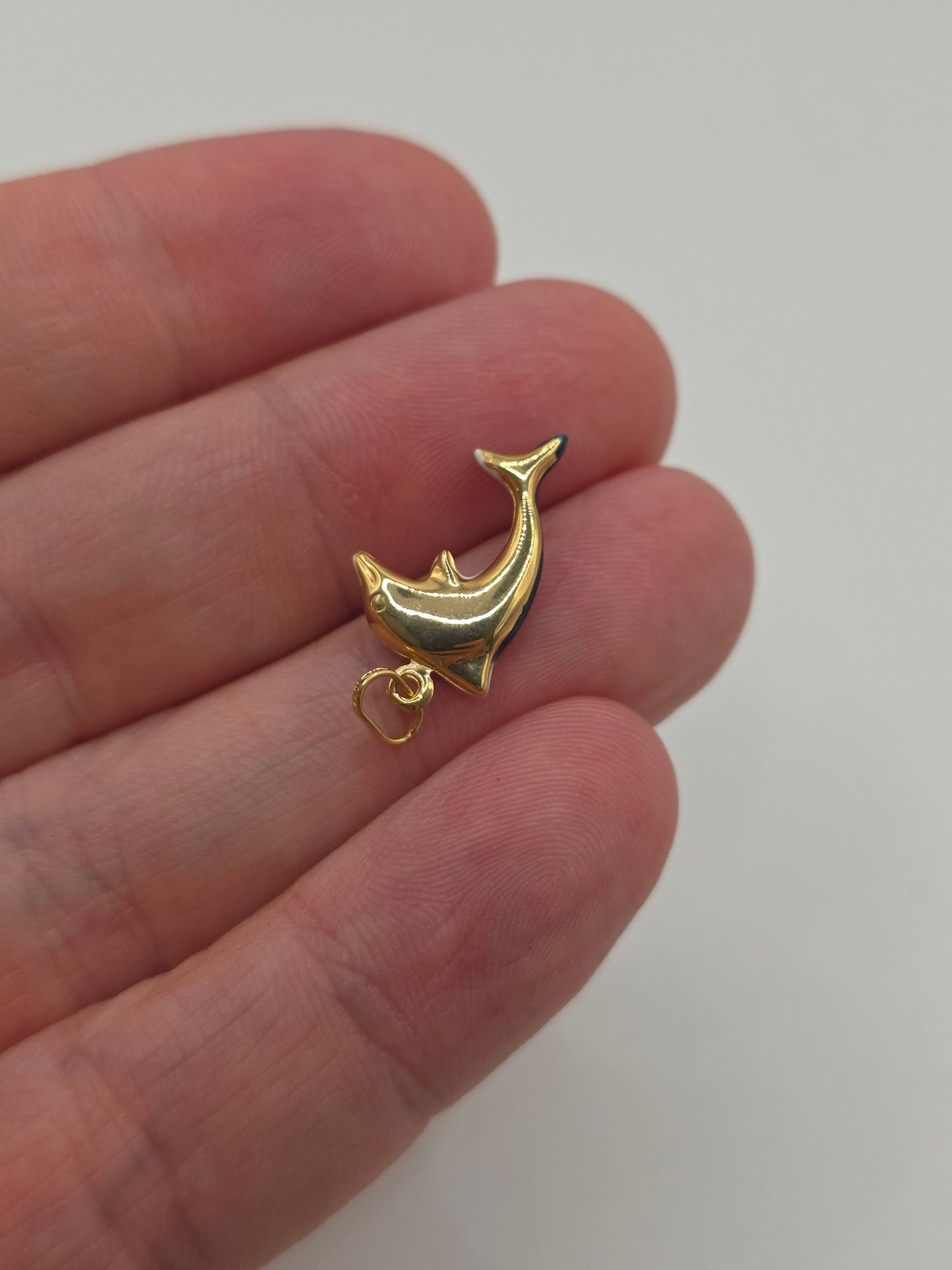 9ct gold enamelled dolphin pendant