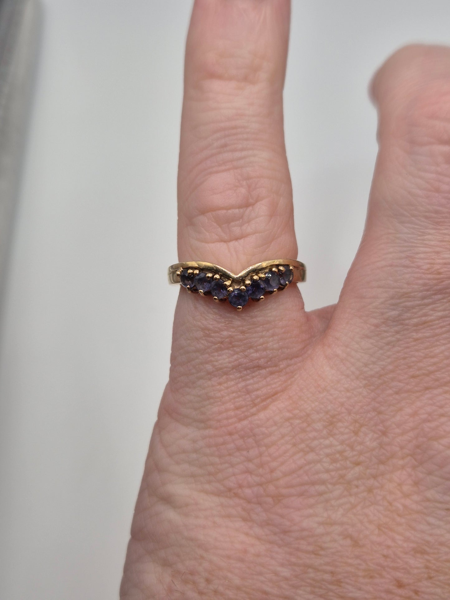 9ct gold tanzanite wishbone ring