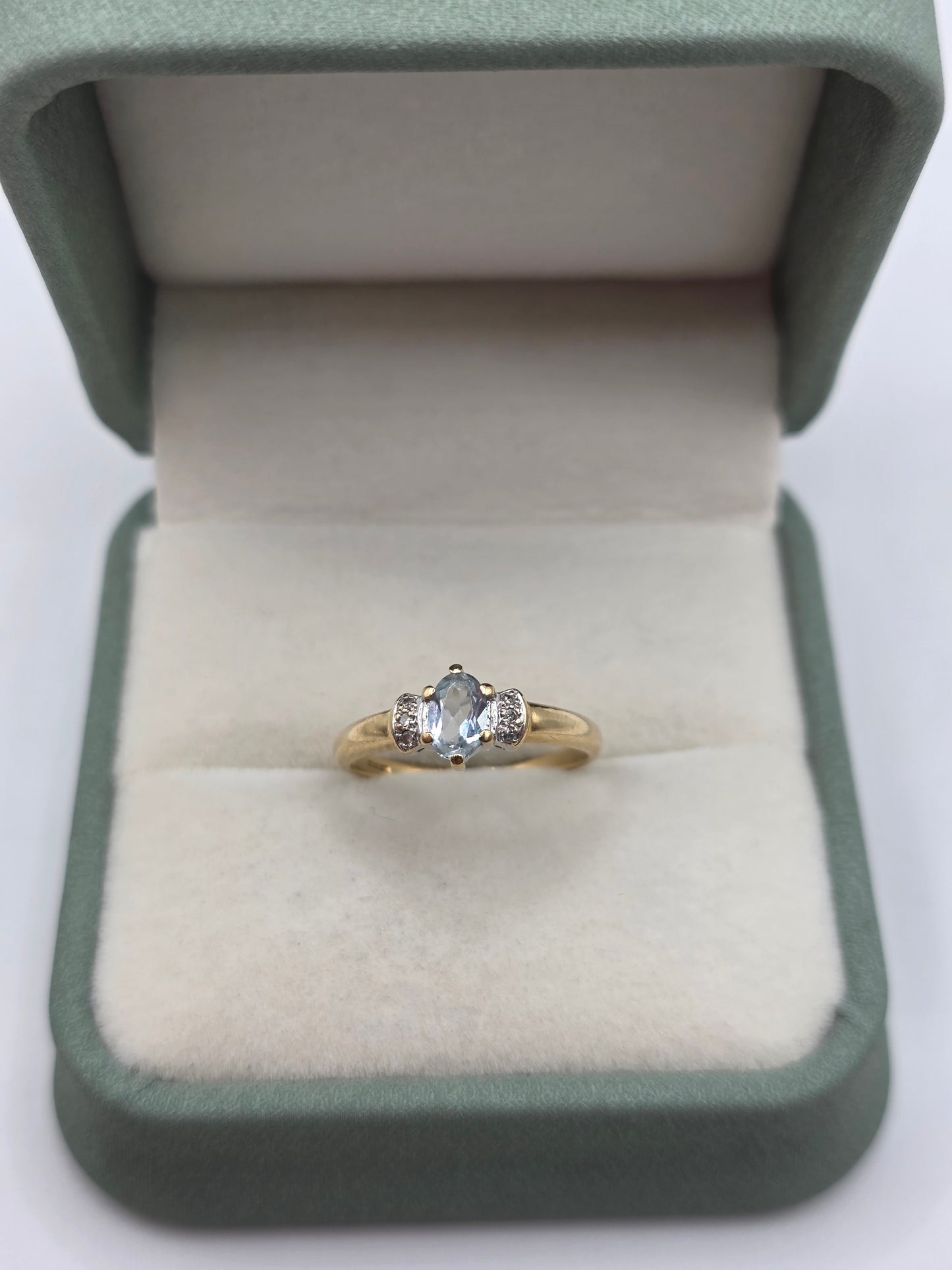 9ct gold aquamarine and diamond ring