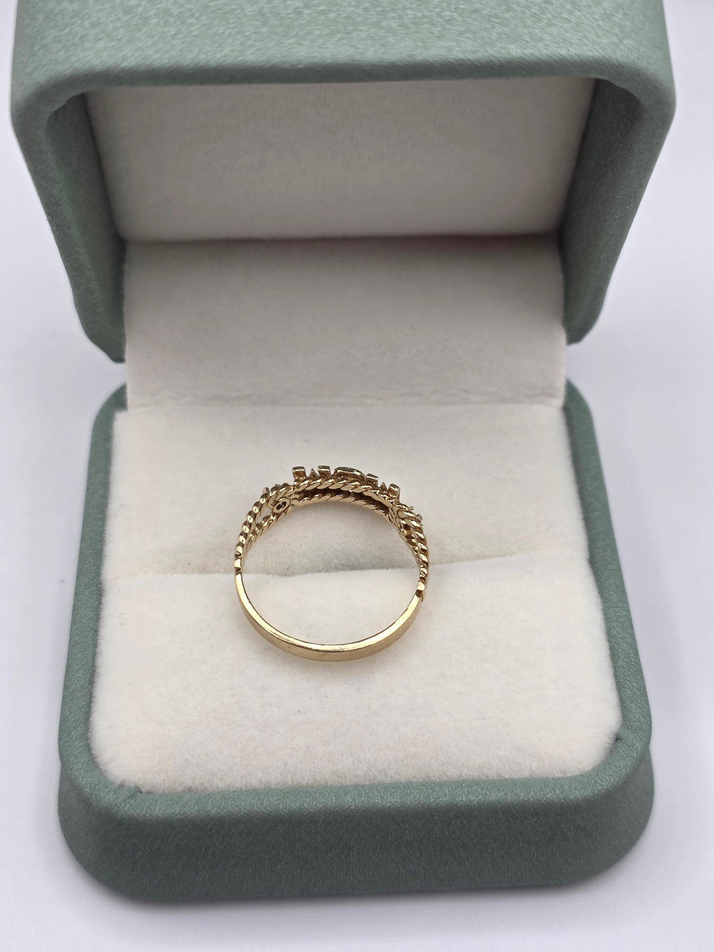 9ct gold mum cz ring