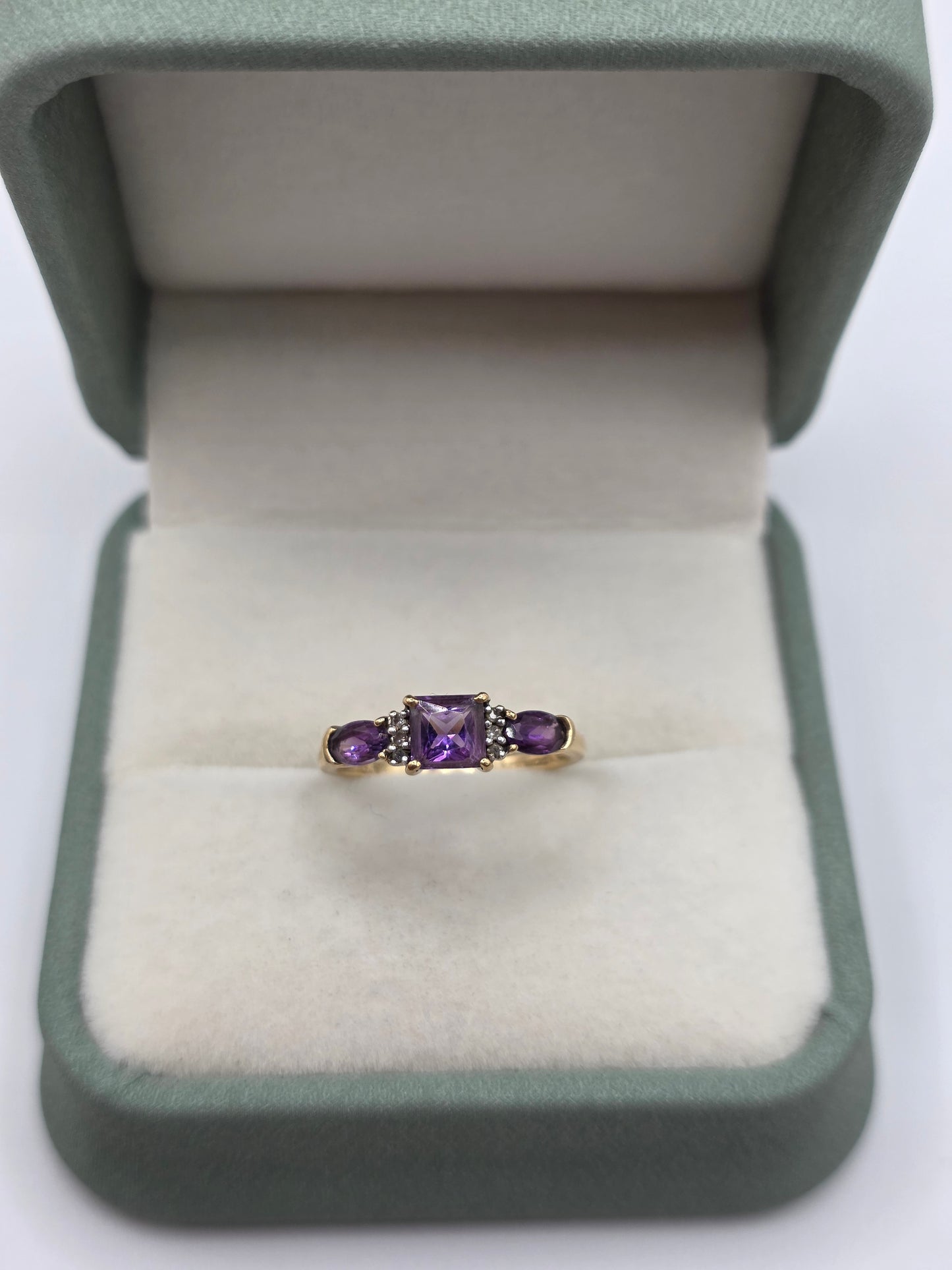 9ct gold amethyst and diamond ring