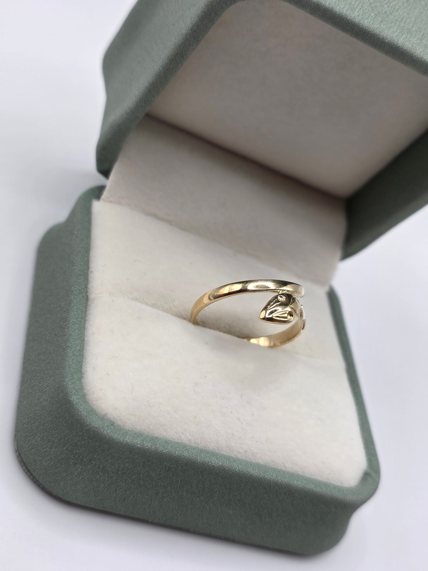 9ct gold snake ring