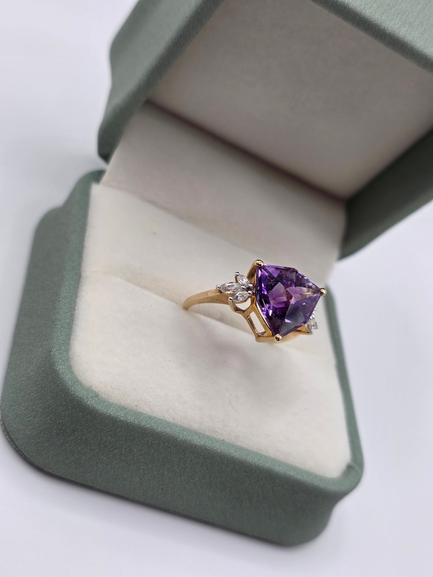 9ct gold amethyst and white topaz ring