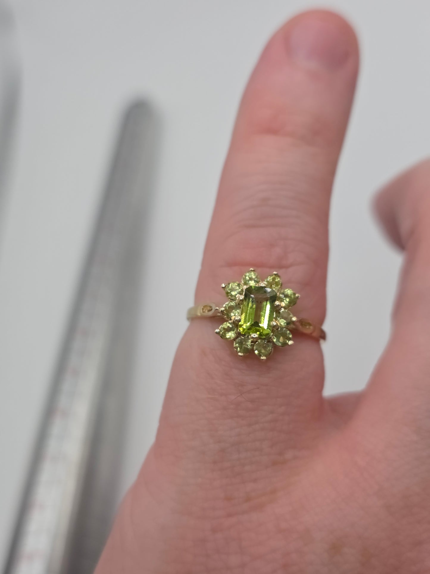 9ct gold peridot cluster ring