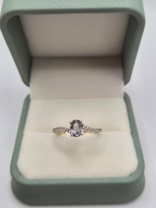 9ct gold iolite and cz ring