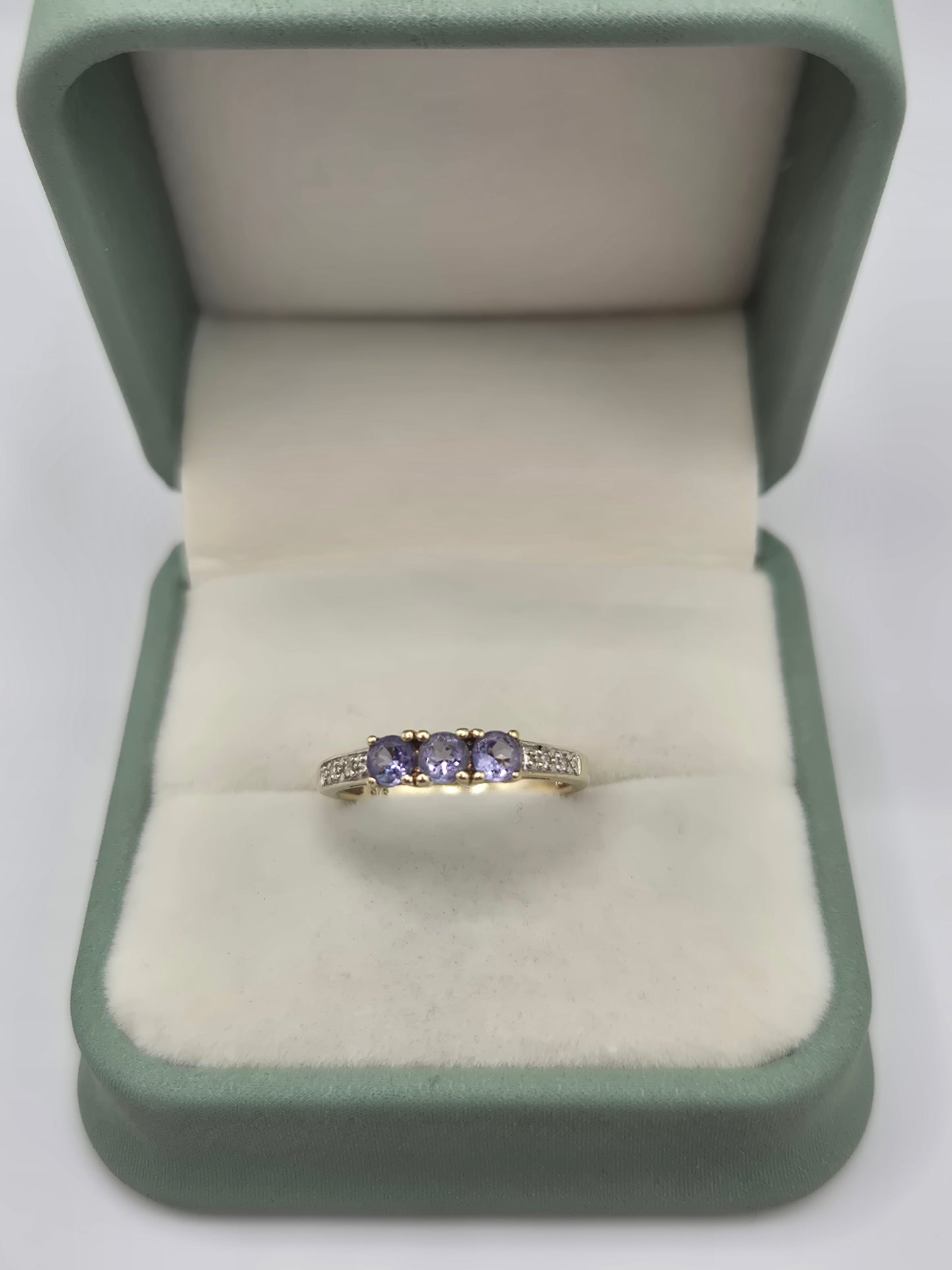 9ct gold tanzanite and diamond ring