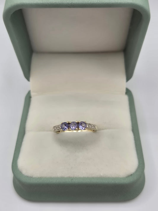 9ct gold tanzanite and diamond ring