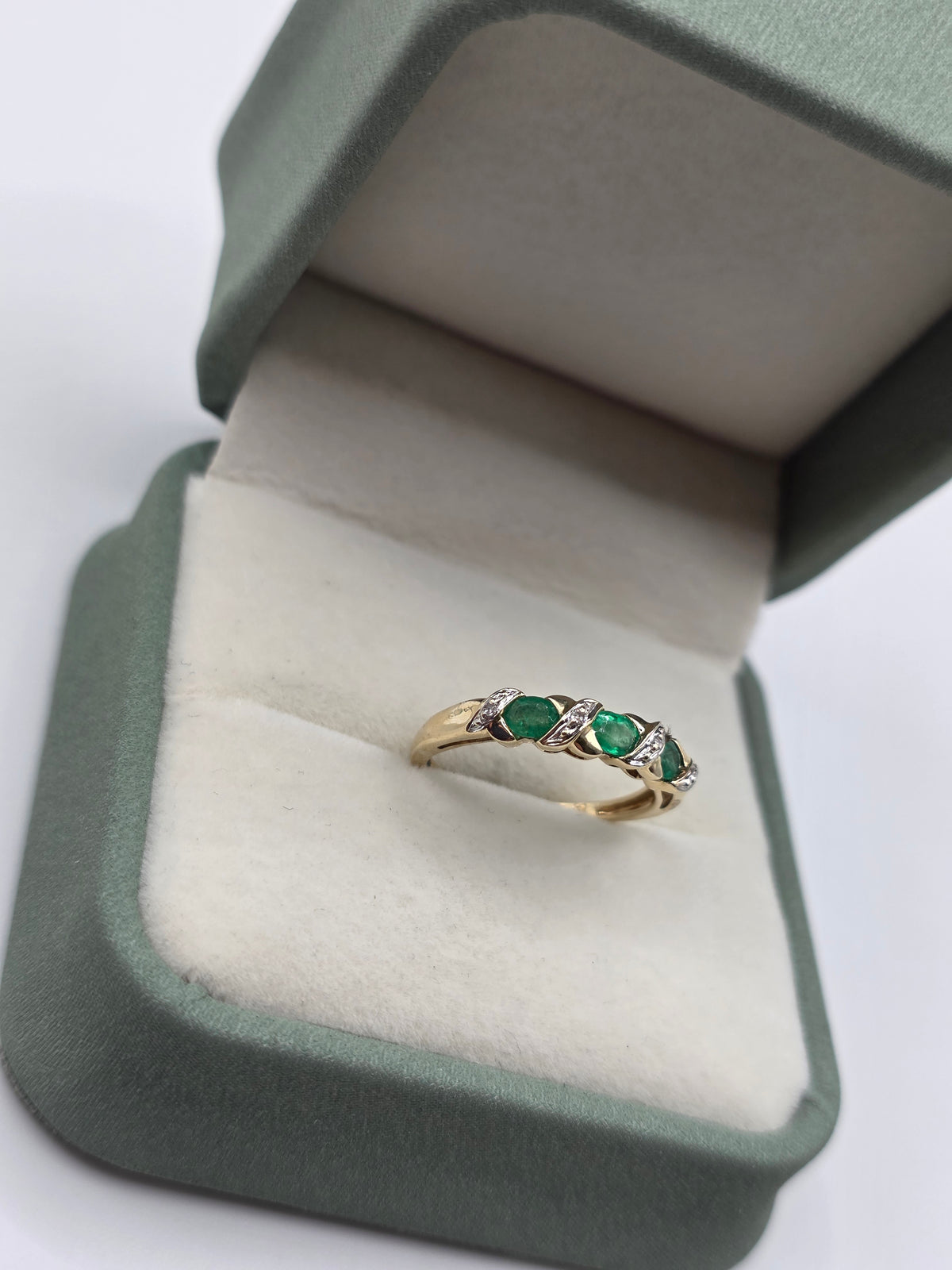 9ct gold emerald and diamond ring