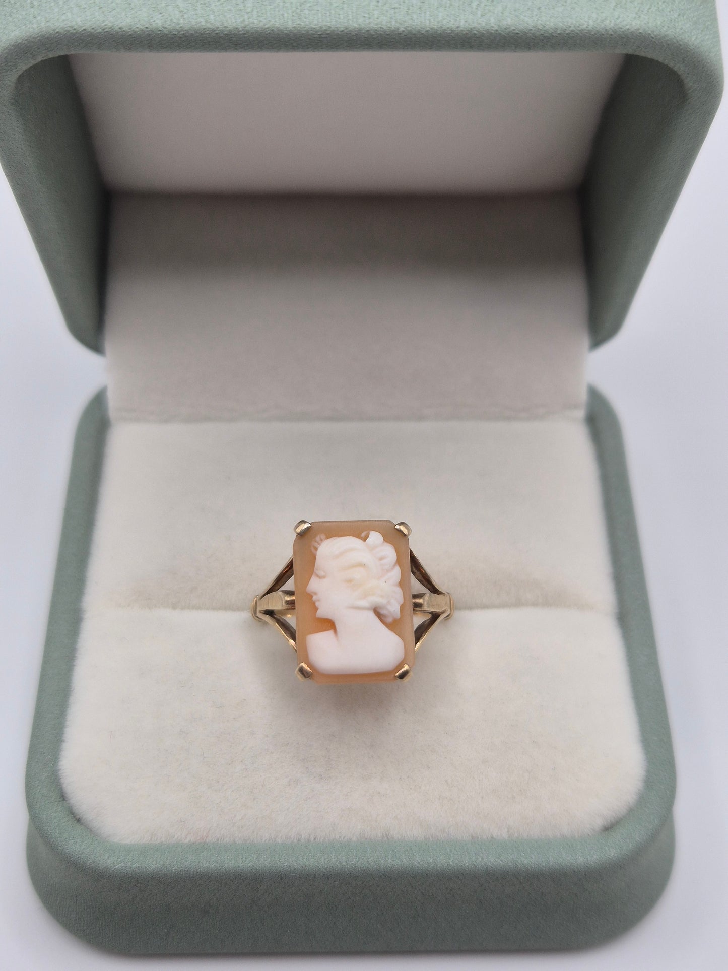Vintage 9ct gold cameo ring