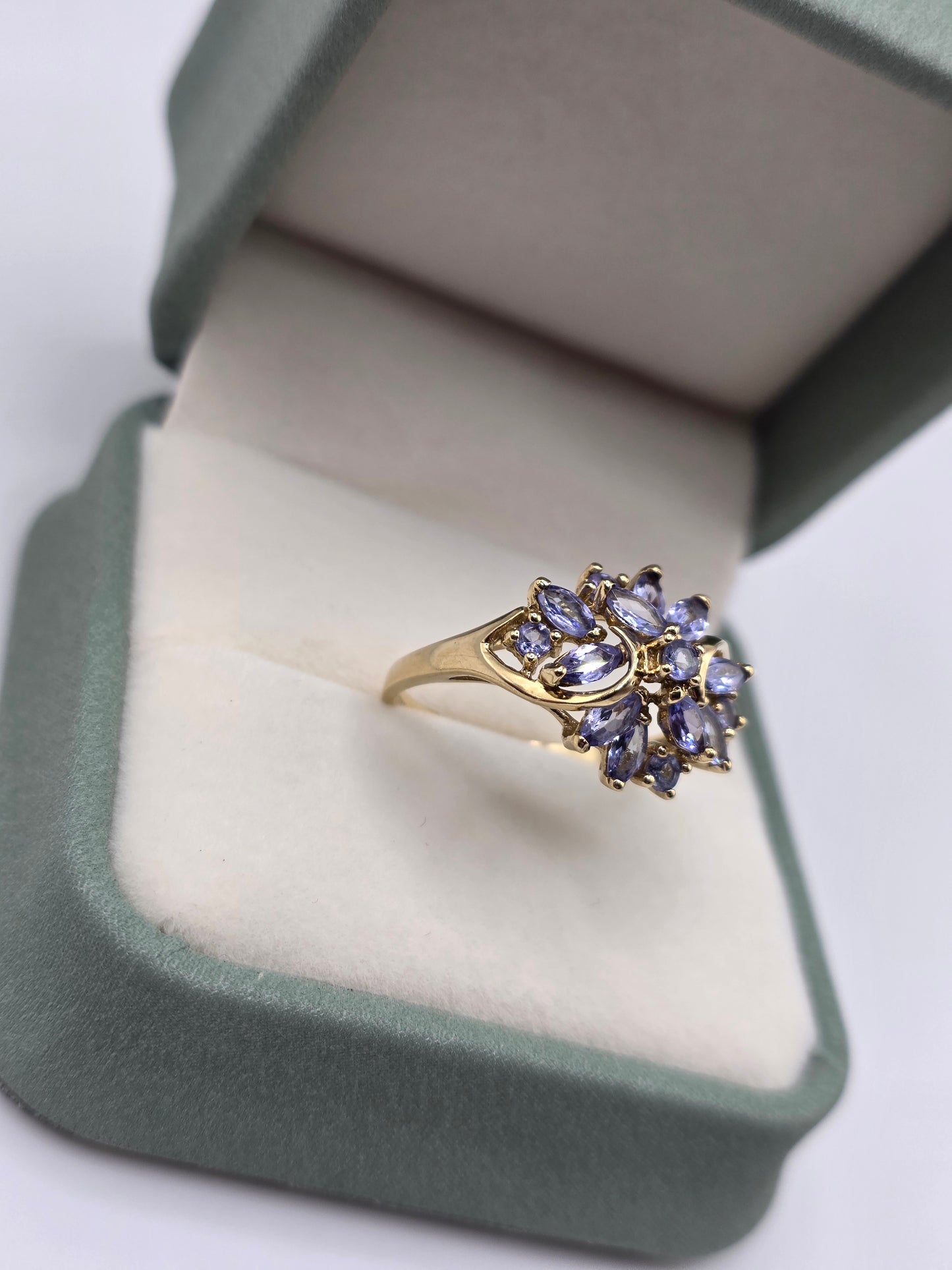 9ct gold tanzanite cluster ring