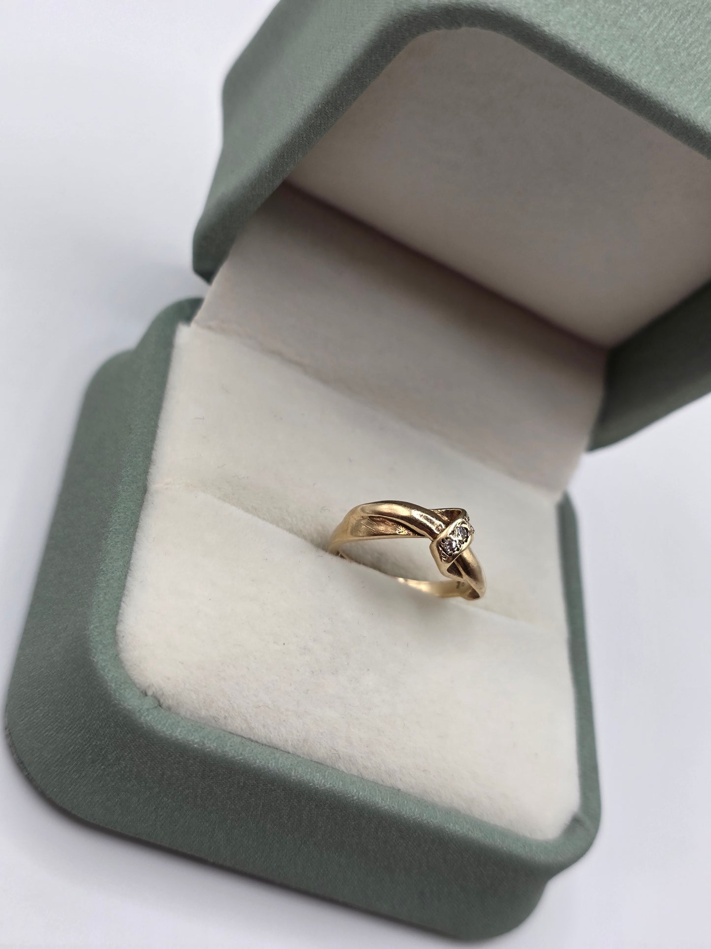 9ct gold diamond ring