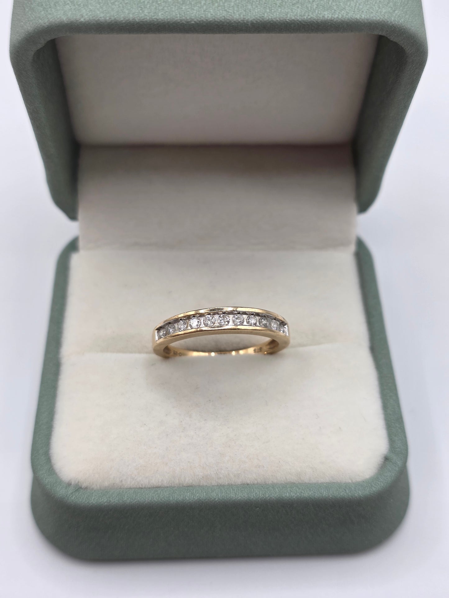 9ct gold diamond ring