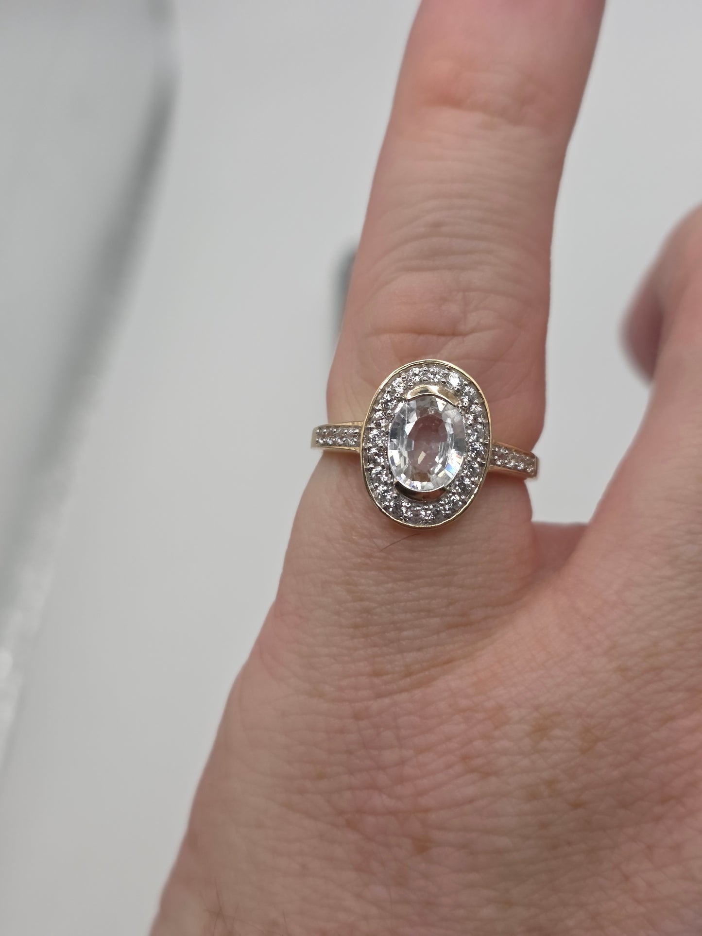 9ct gold white zircon ring