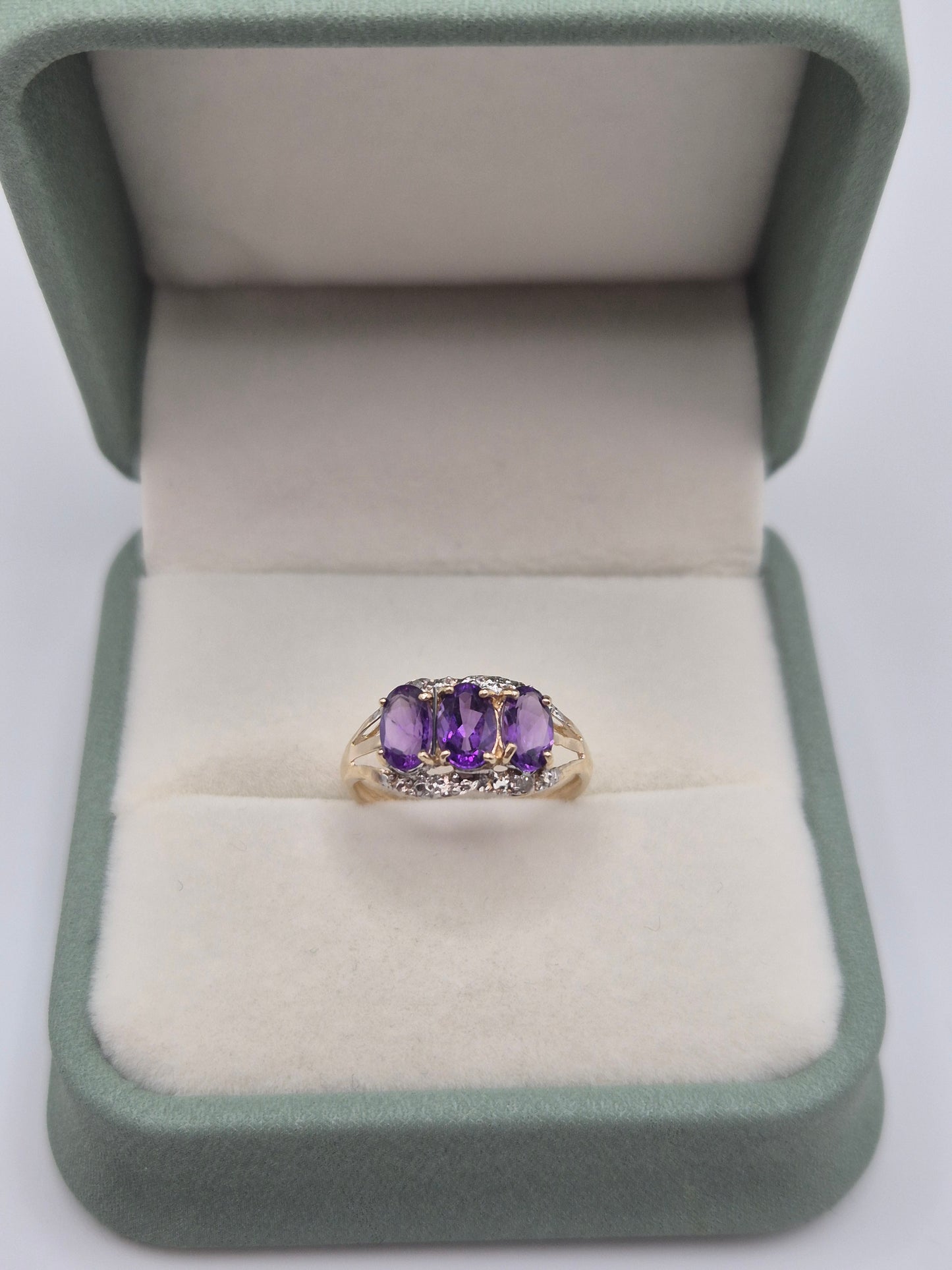 9ct gold amethyst and diamond ring