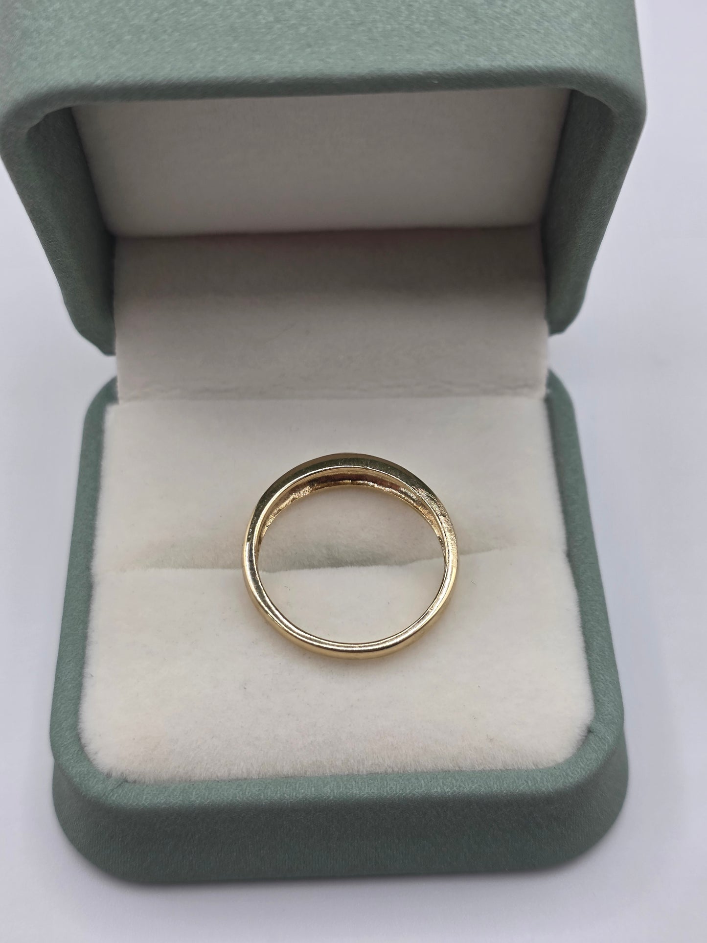 9ct gold diamond ring