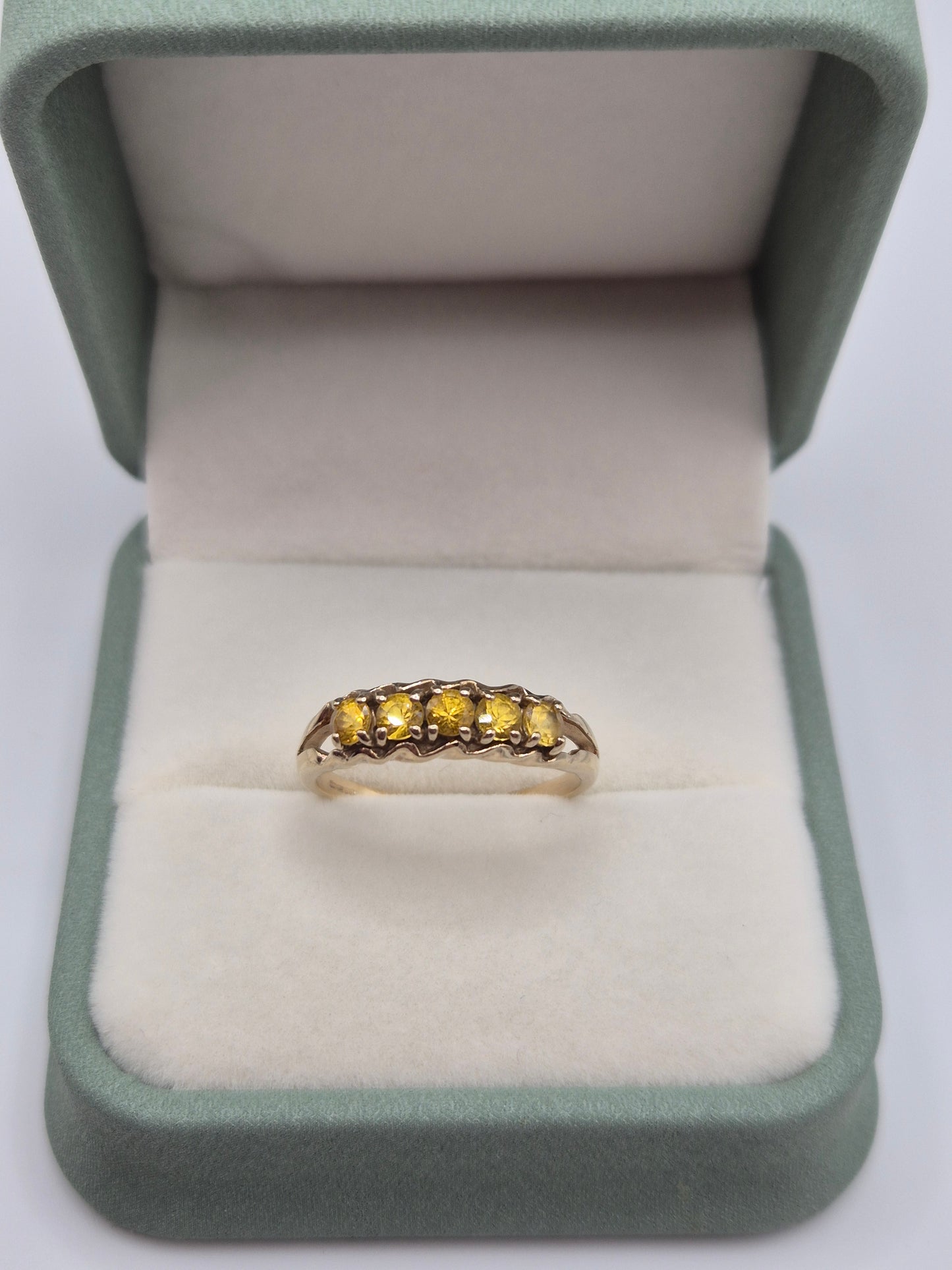 9ct gold yellow sapphire ring
