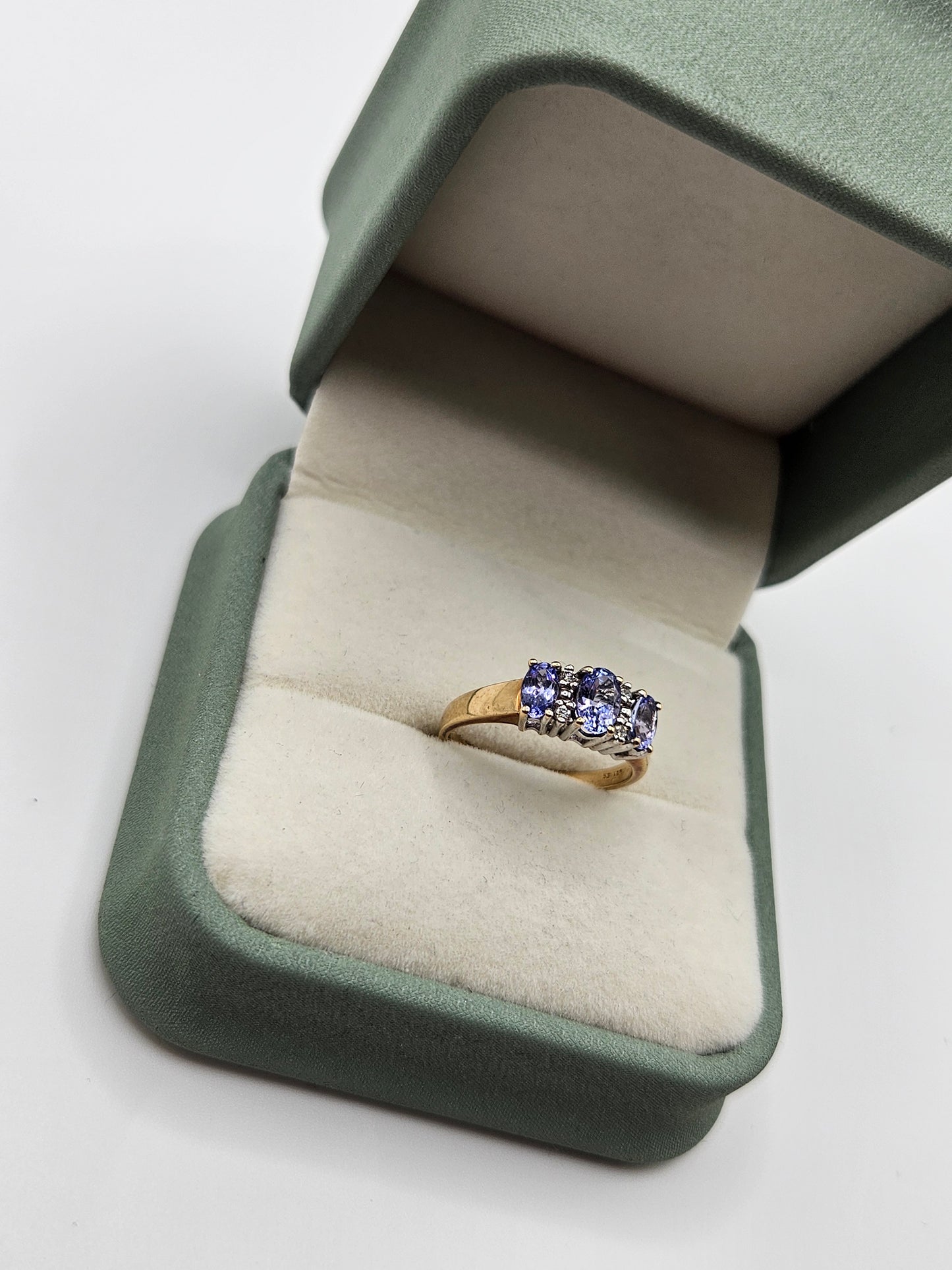 9ct gold tanzanite and diamond ring