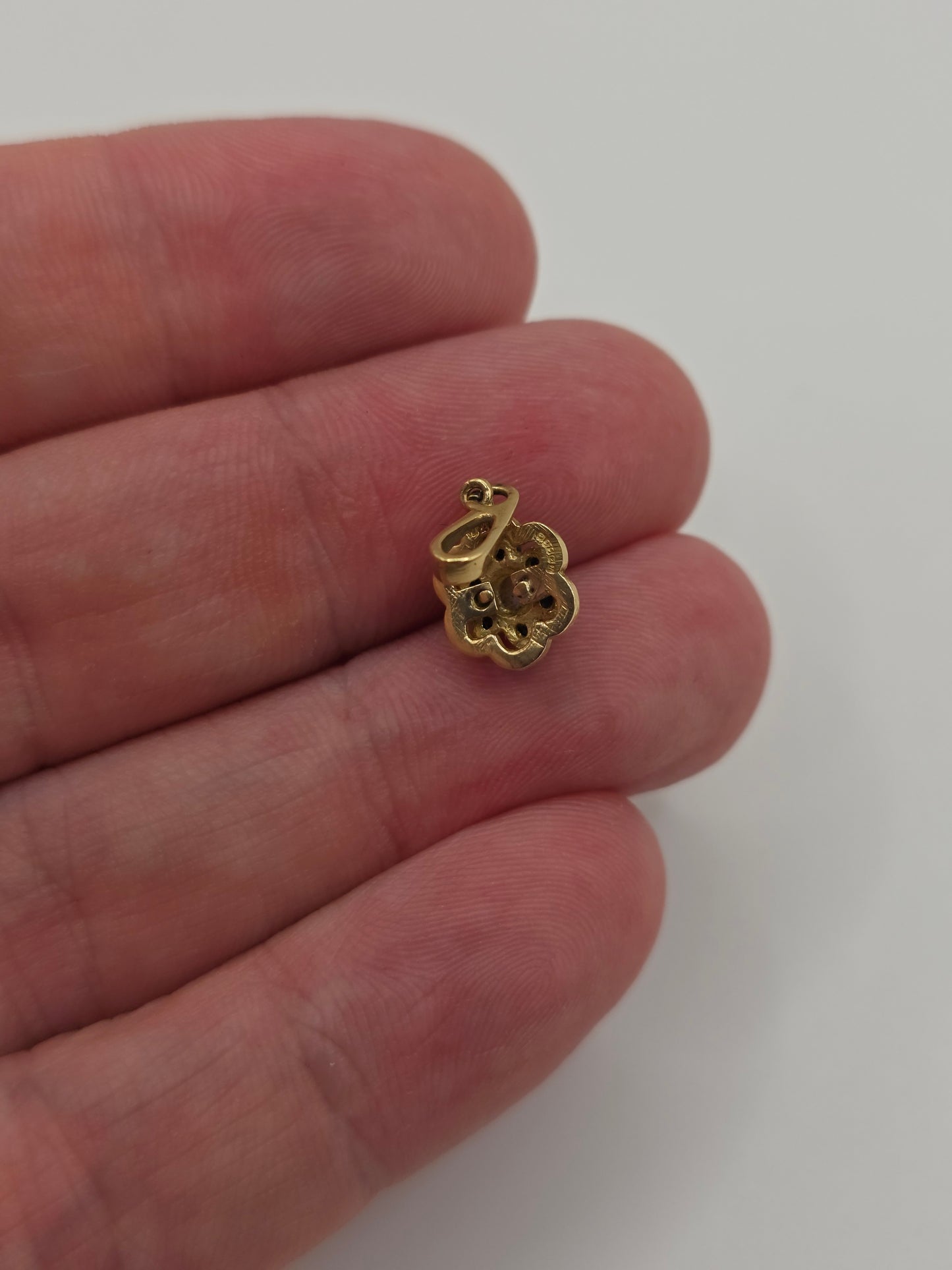 9ct gold opal and sapphire pendant