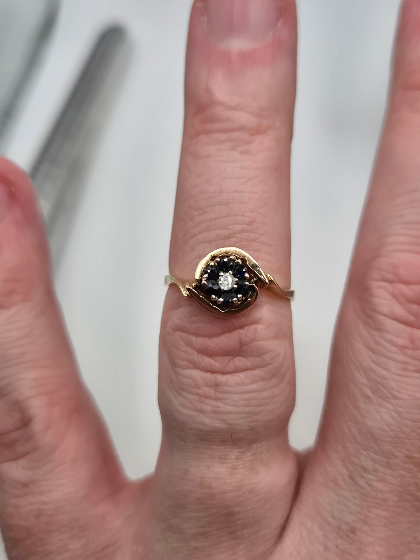 9ct gold sapphire and diamond ring