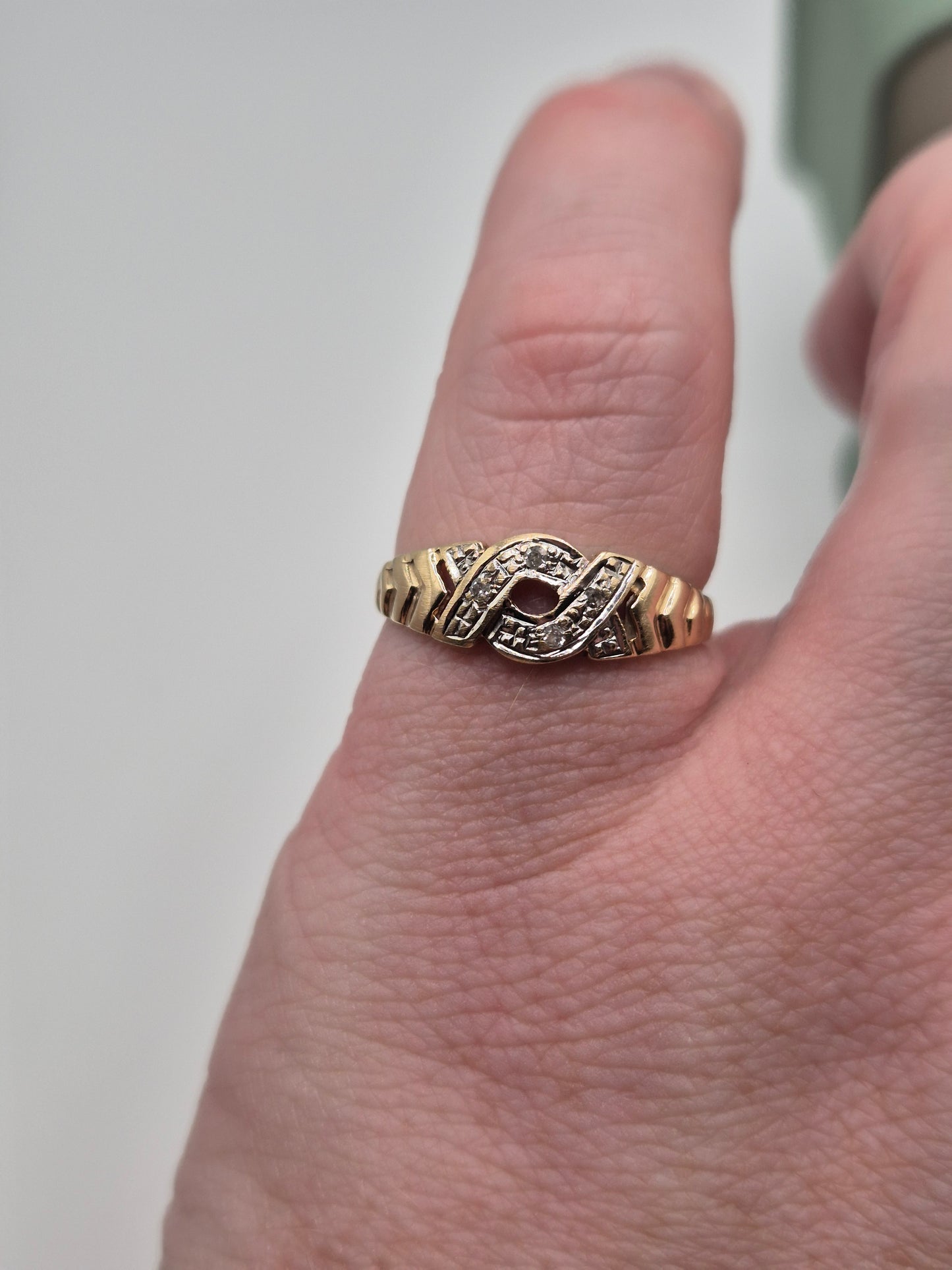 9ct gold diamond ring