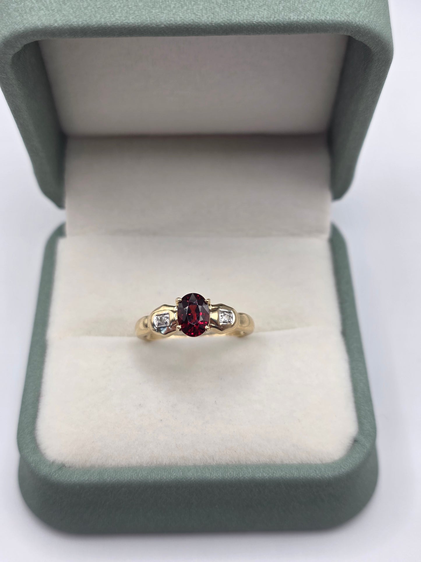 9ct gold garnet and diamond ring