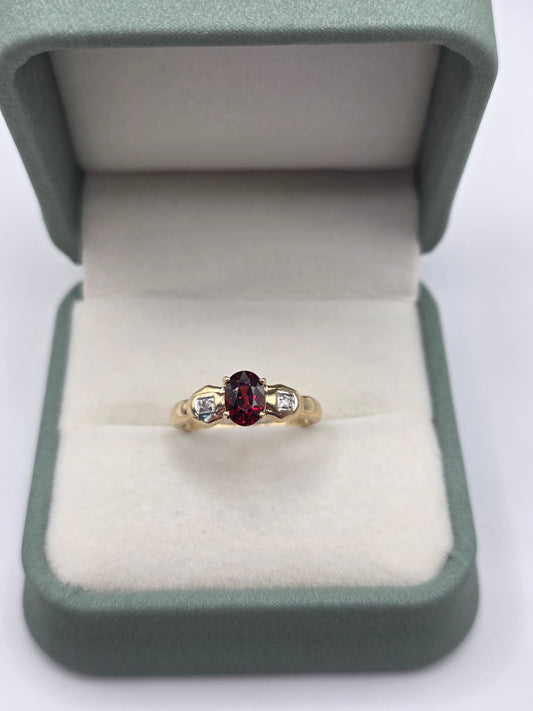 9ct gold garnet and diamond ring