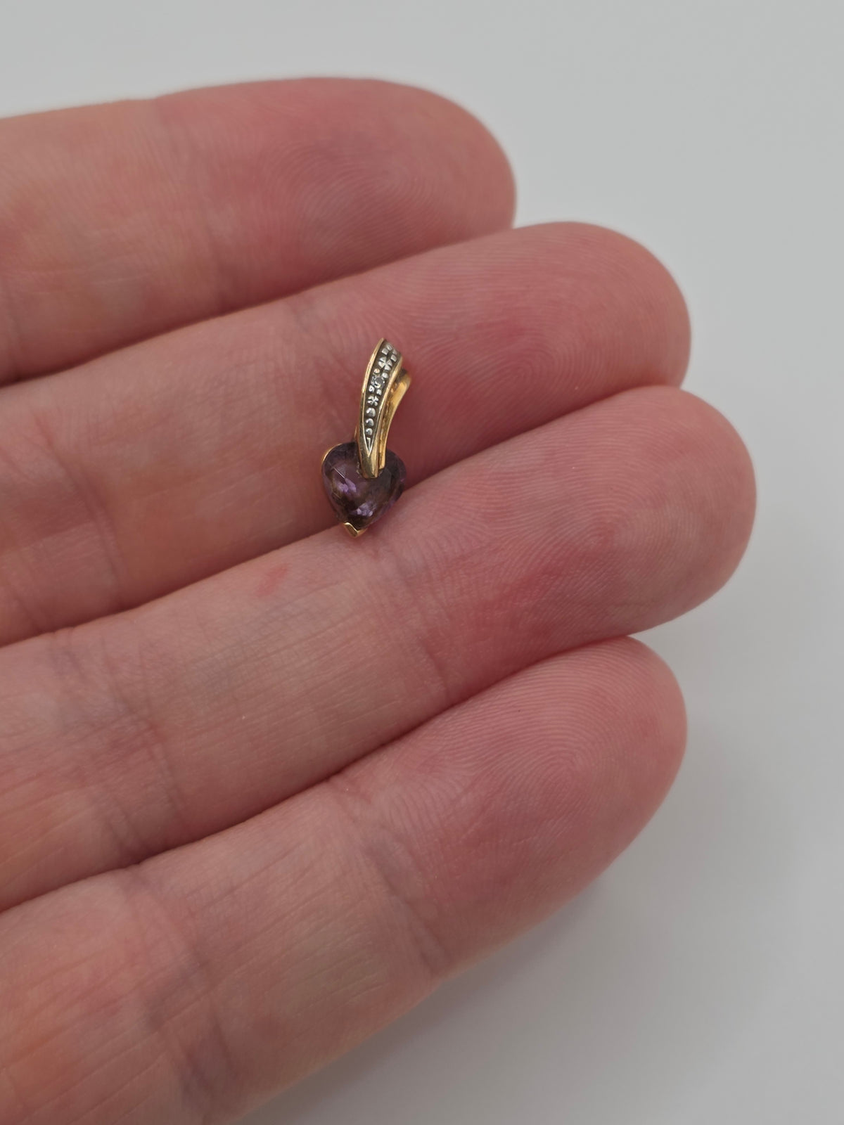 9ct gold amethyst and diamond pendant
