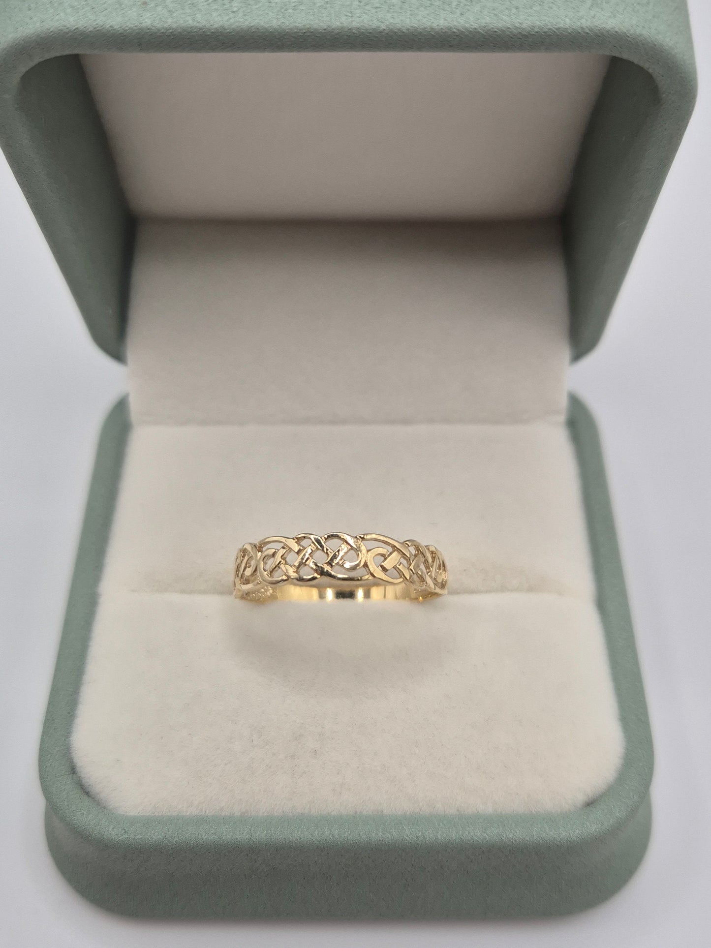 9ct gold celtic ring