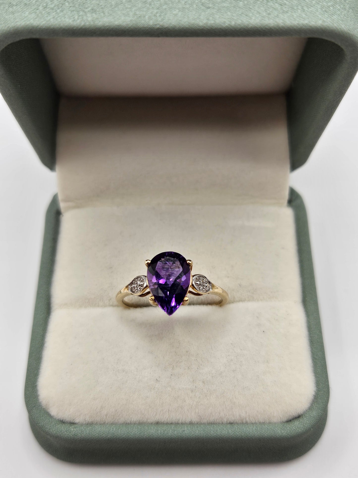 9ct gold amethyst and diamond ring