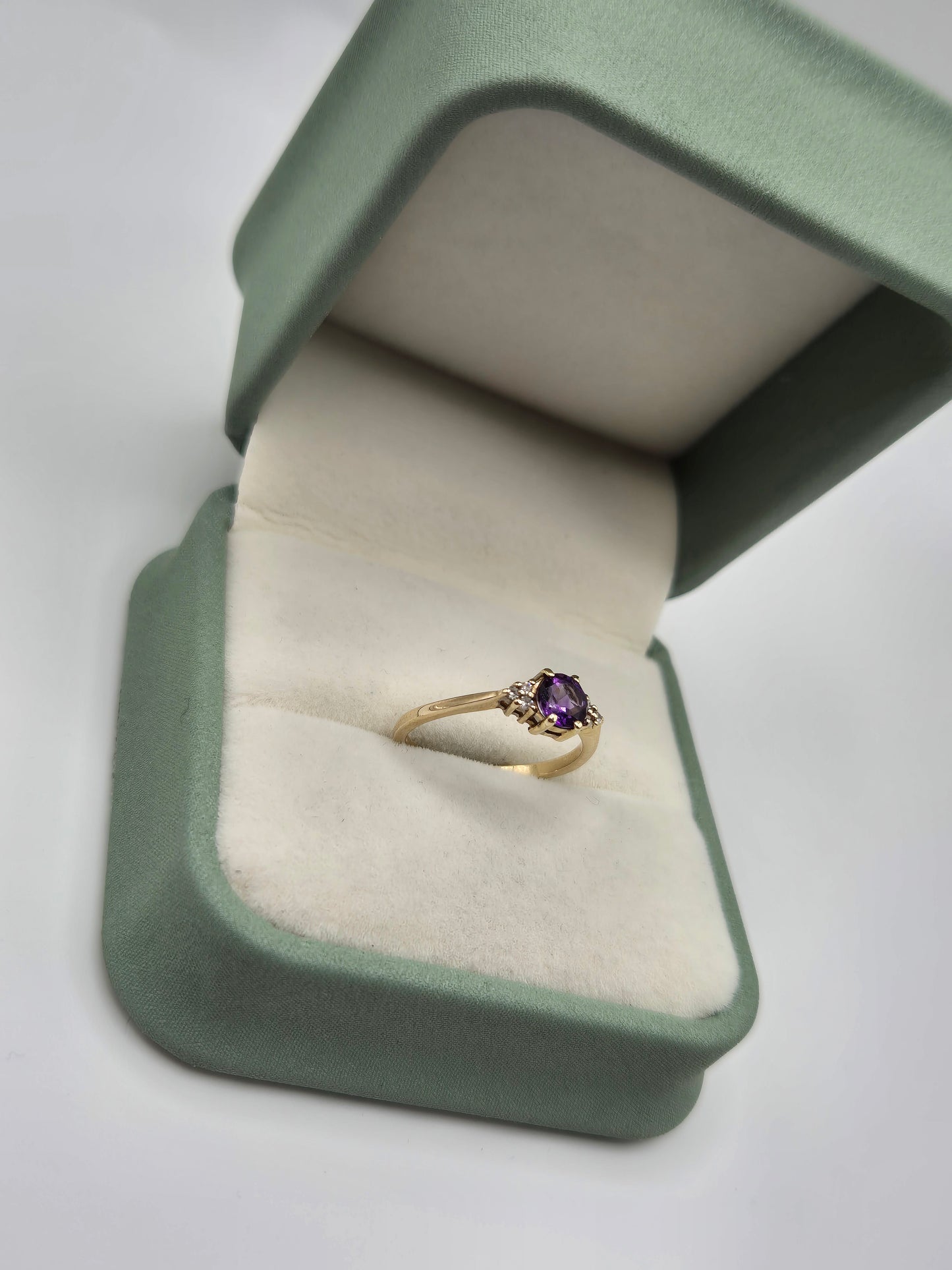 9ct gold amethyst and diamond ring
