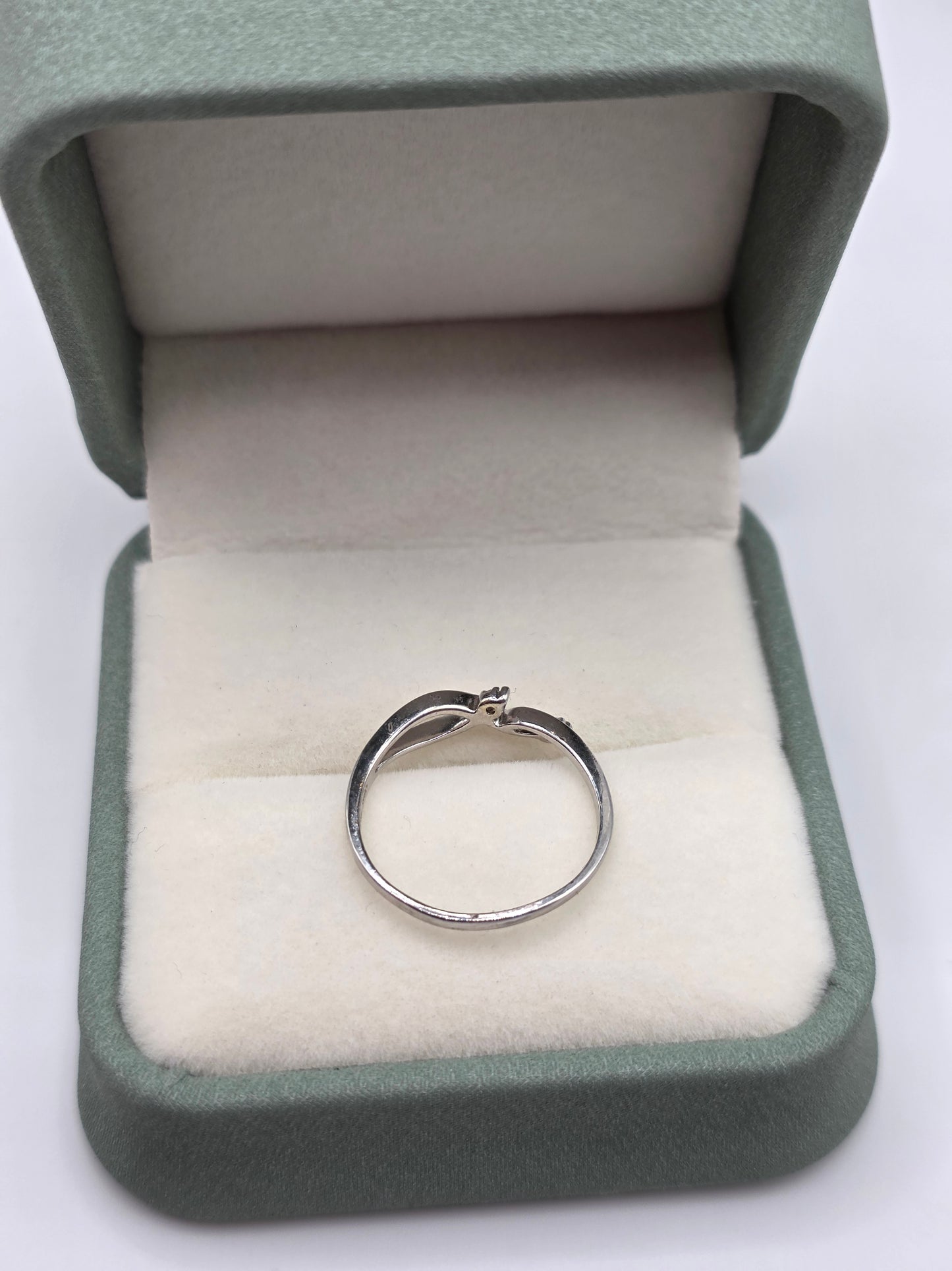 9ct white gold diamond ring
