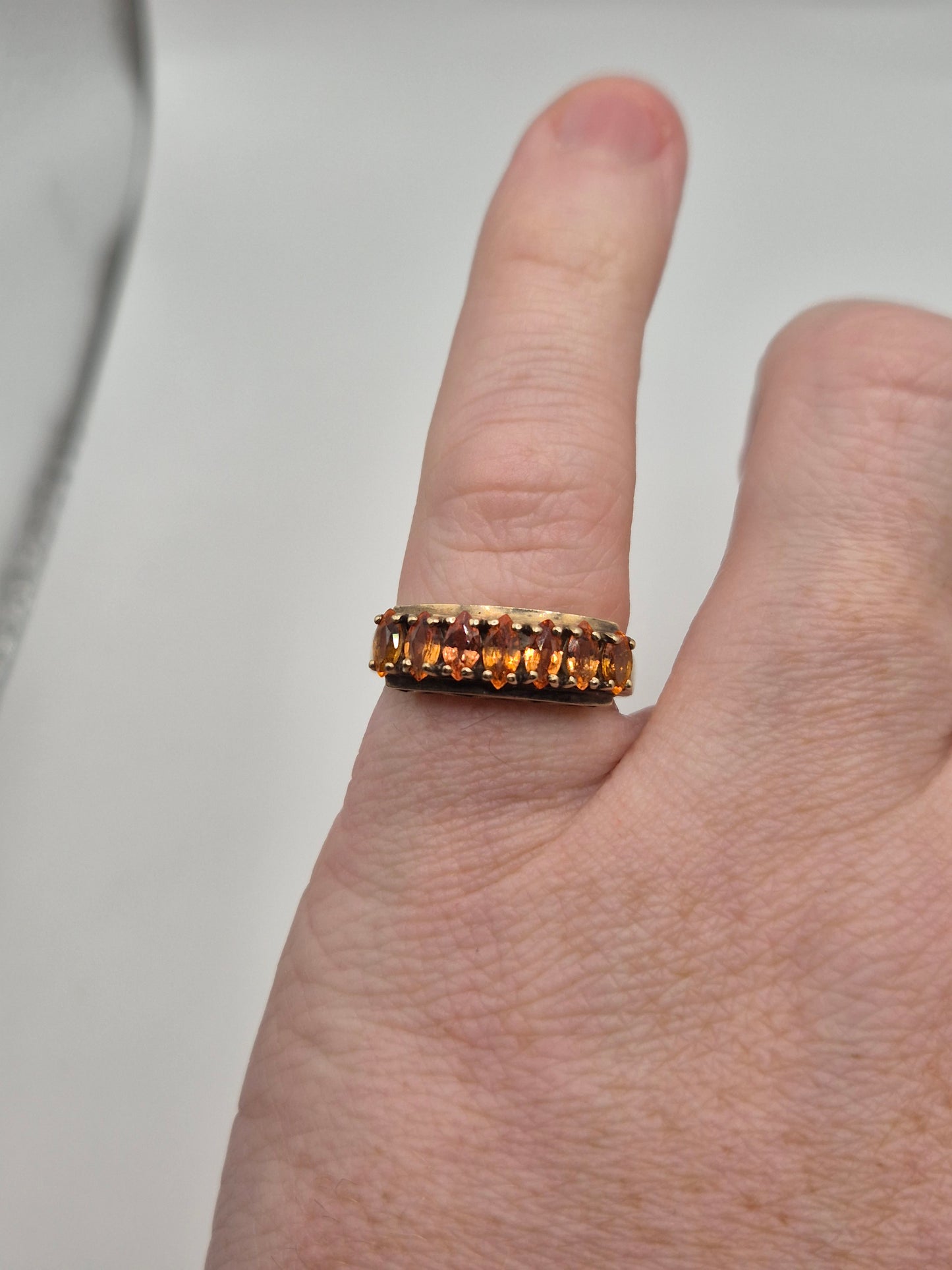 Heavy 9ct gold orange sapphire ring