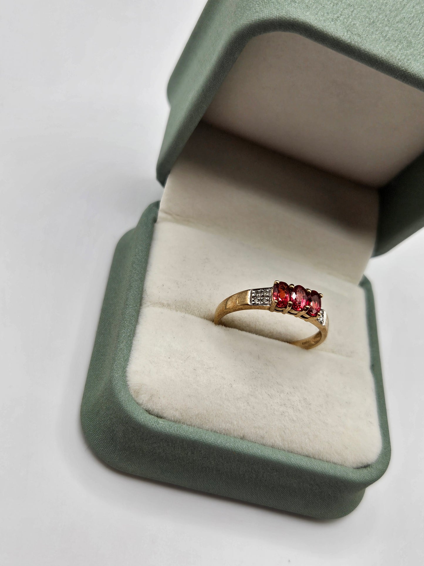 9ct gold spinel and diamond ring