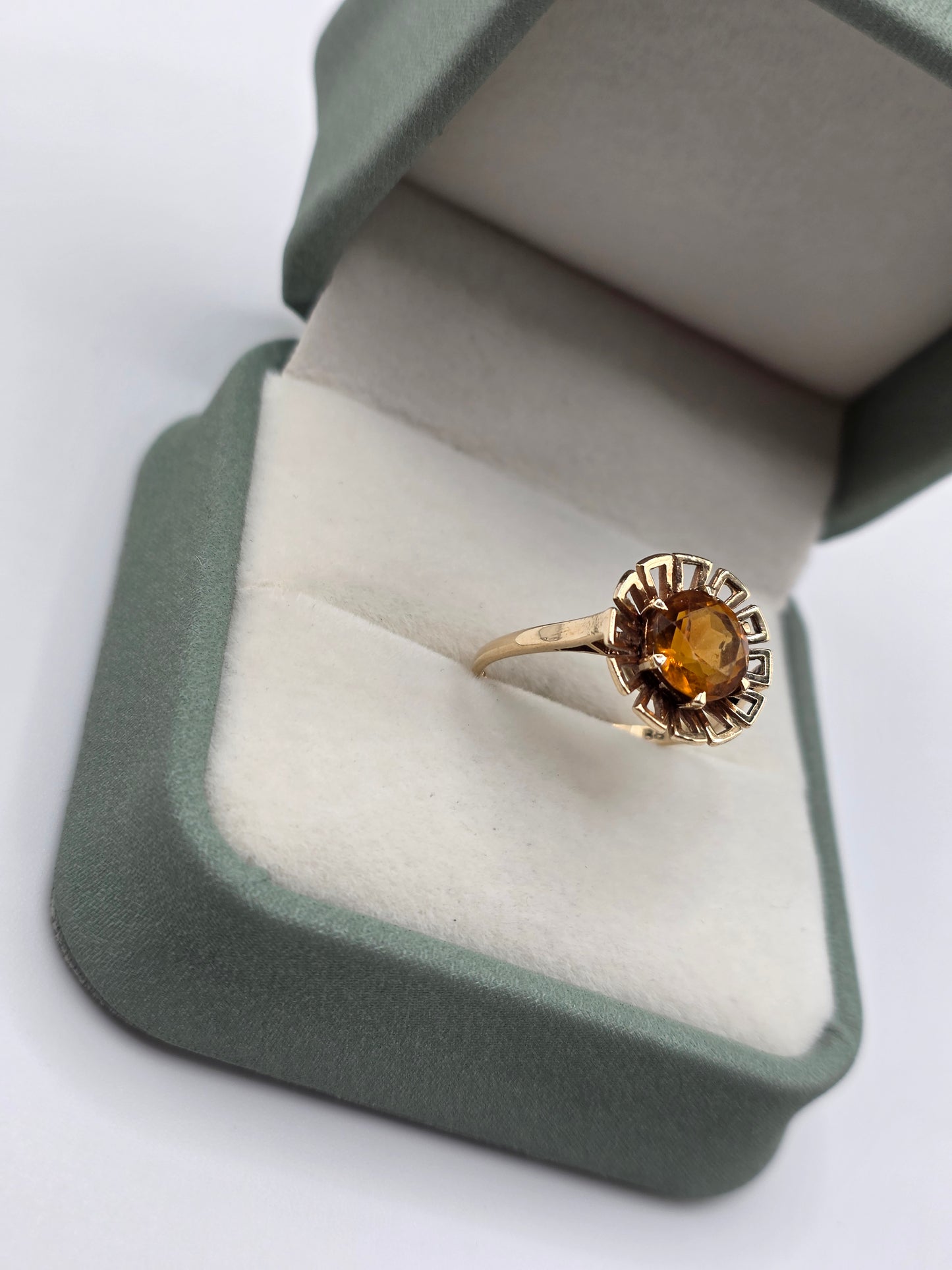 9ct gold citrine ring