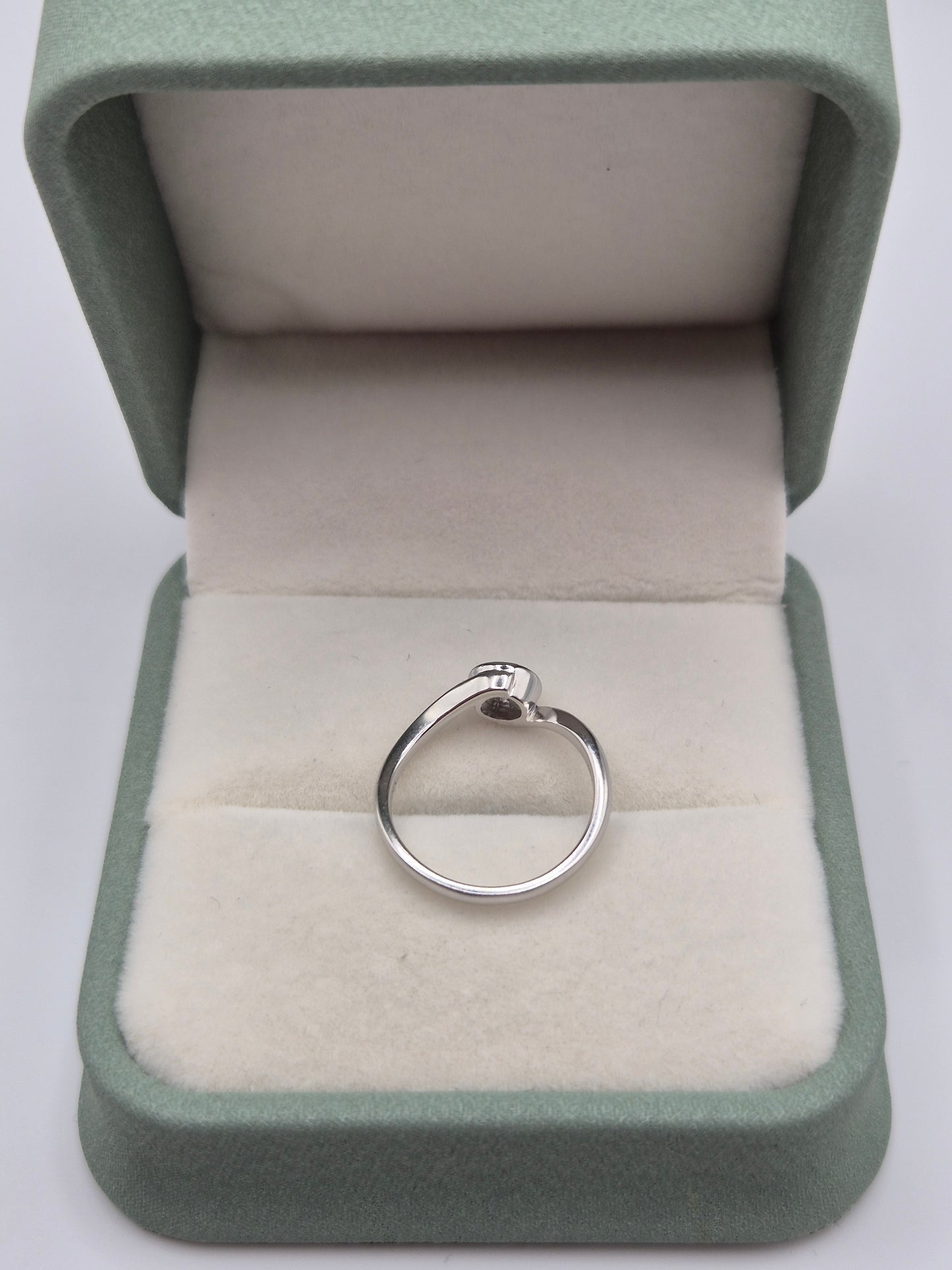 9ct white gold diamond ring