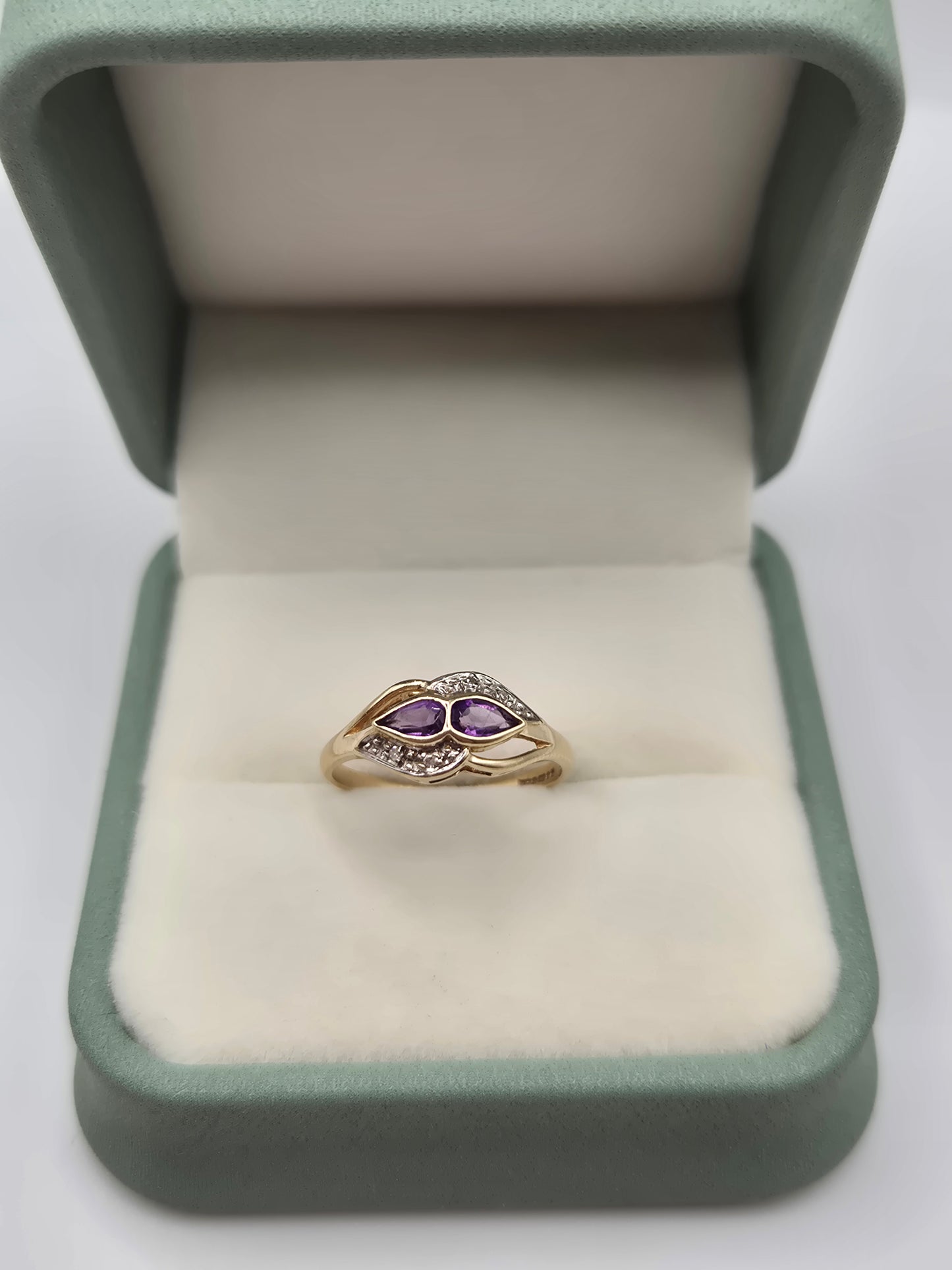 9ct gold amethyst and diamond ring