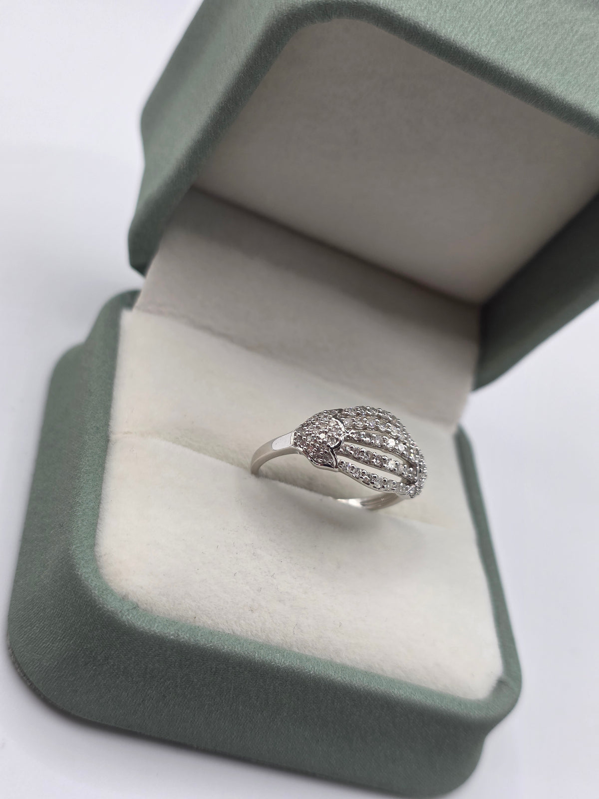9ct white gold diamond ring