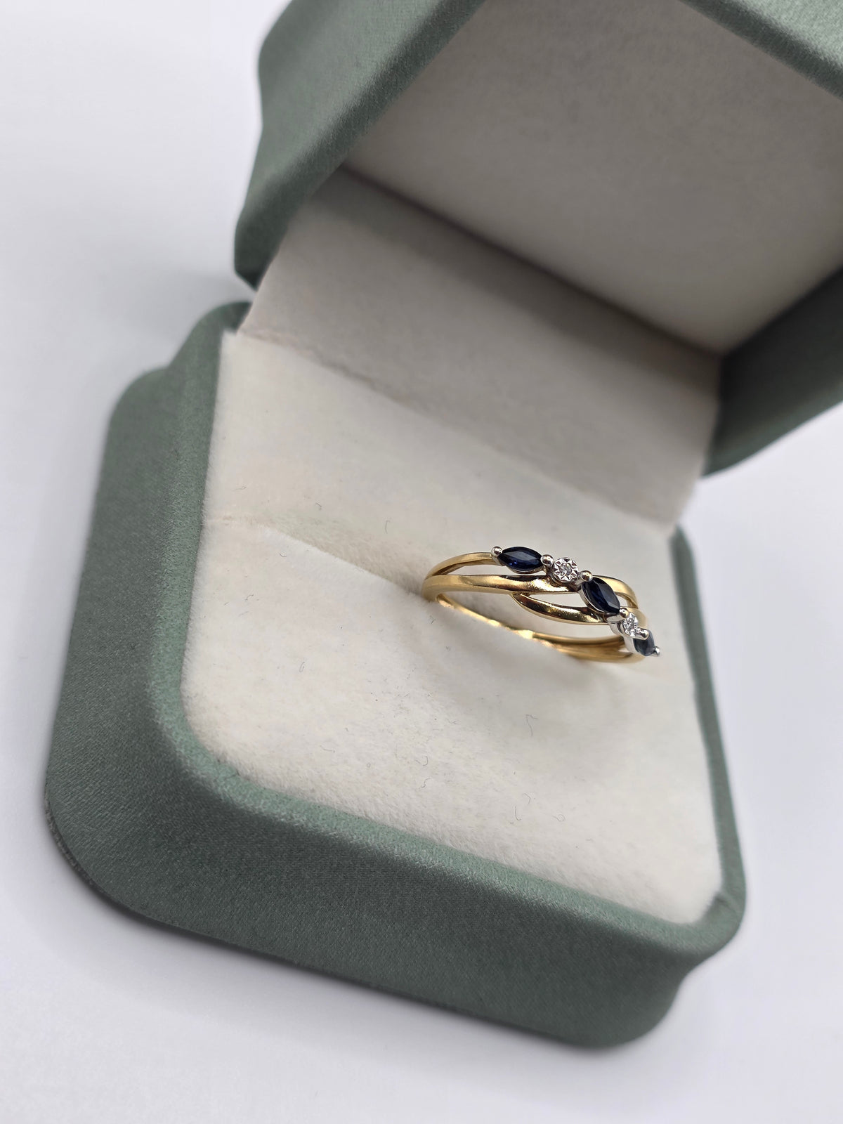 9ct gold sapphire and diamond ring