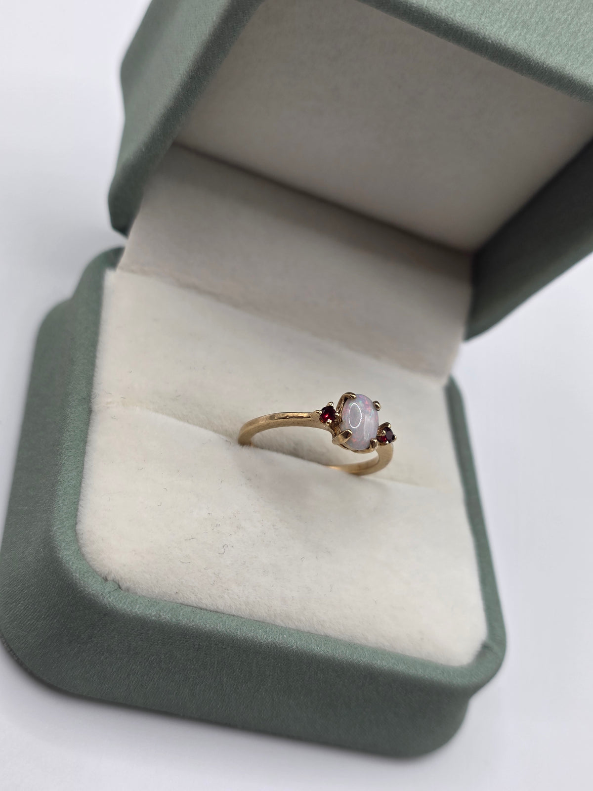 9ct gold opal and garnet ring
