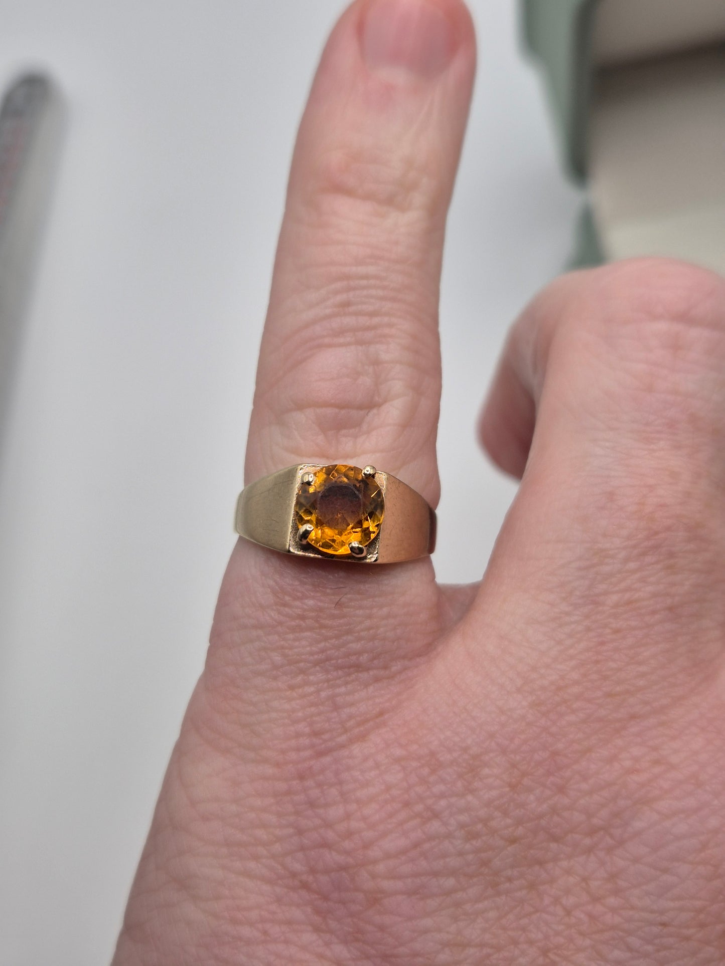 Heavy 9ct gold citrine ring