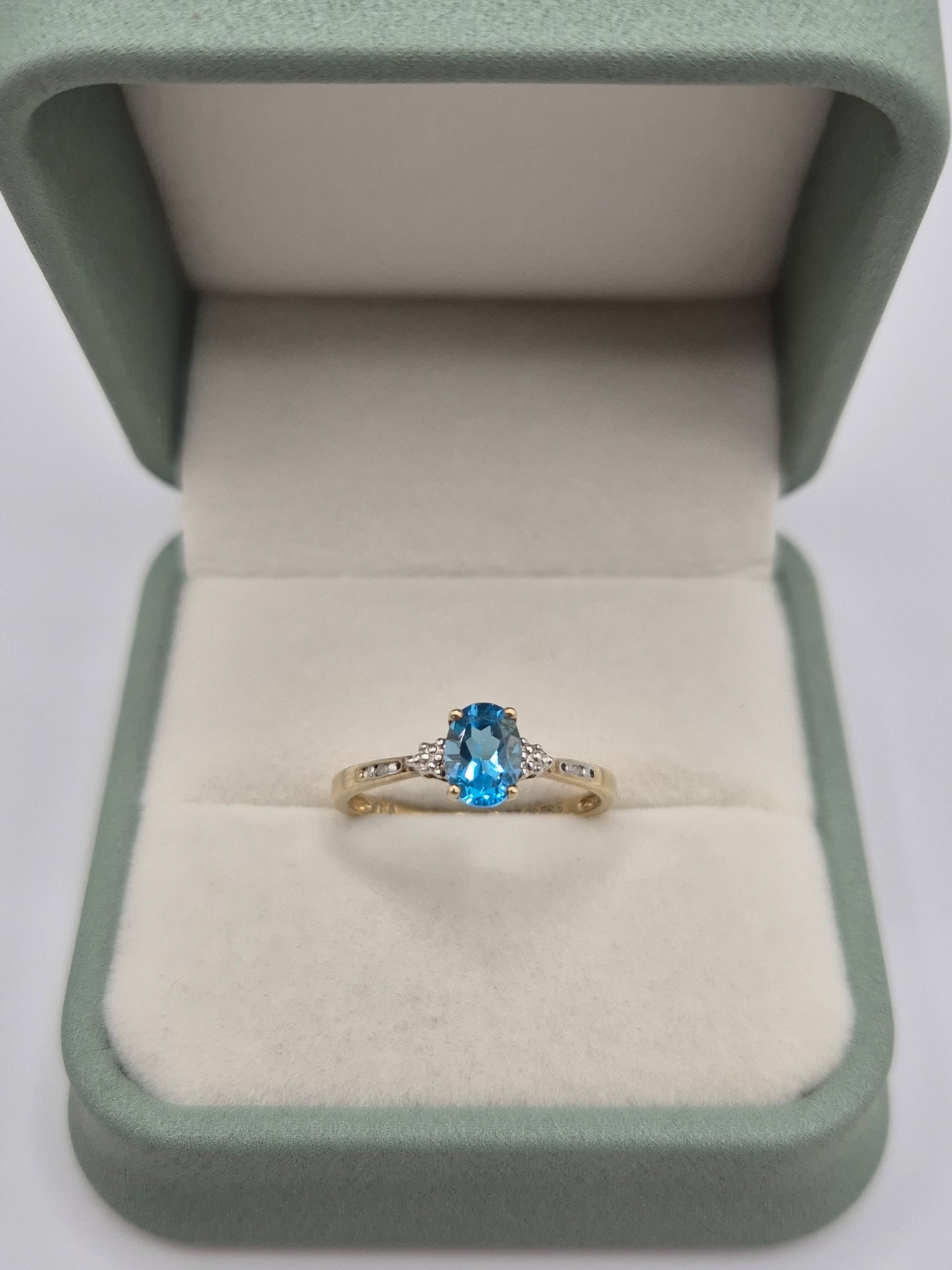 9ct gold topaz and diamond ring