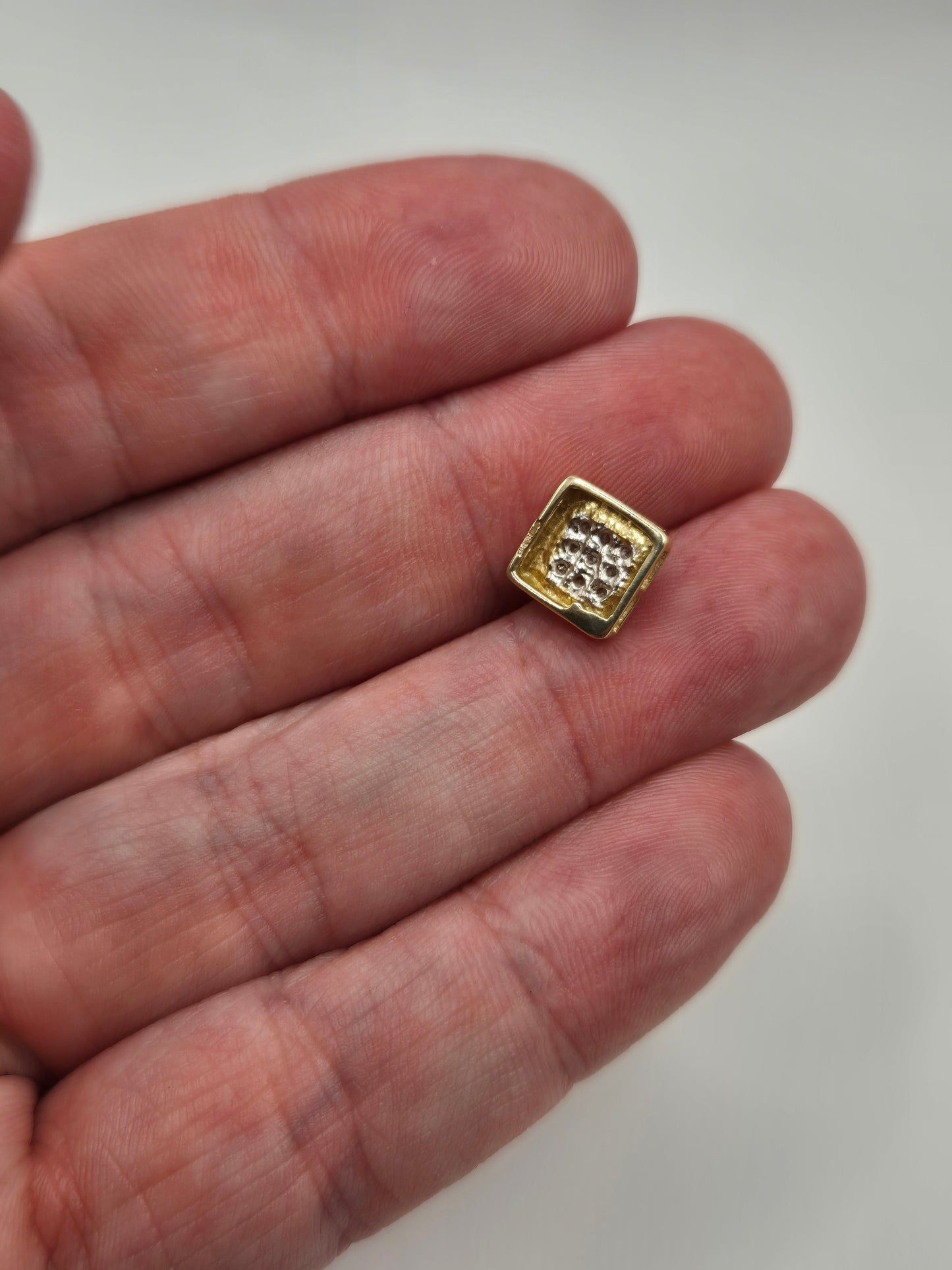 9ct gold diamond pendant