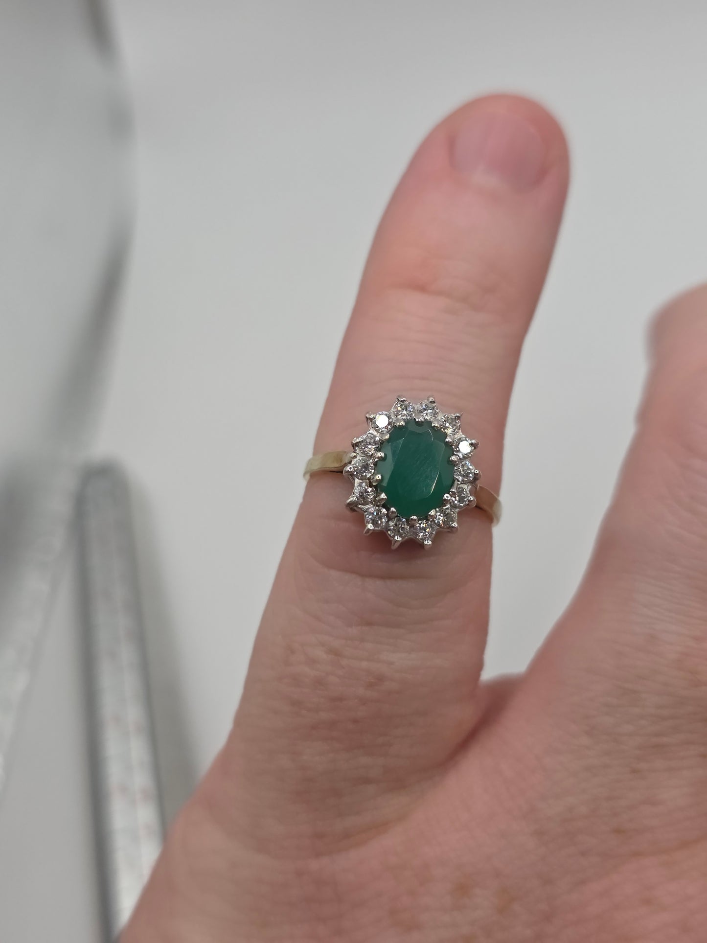 9ct gold green agate and cz ring
